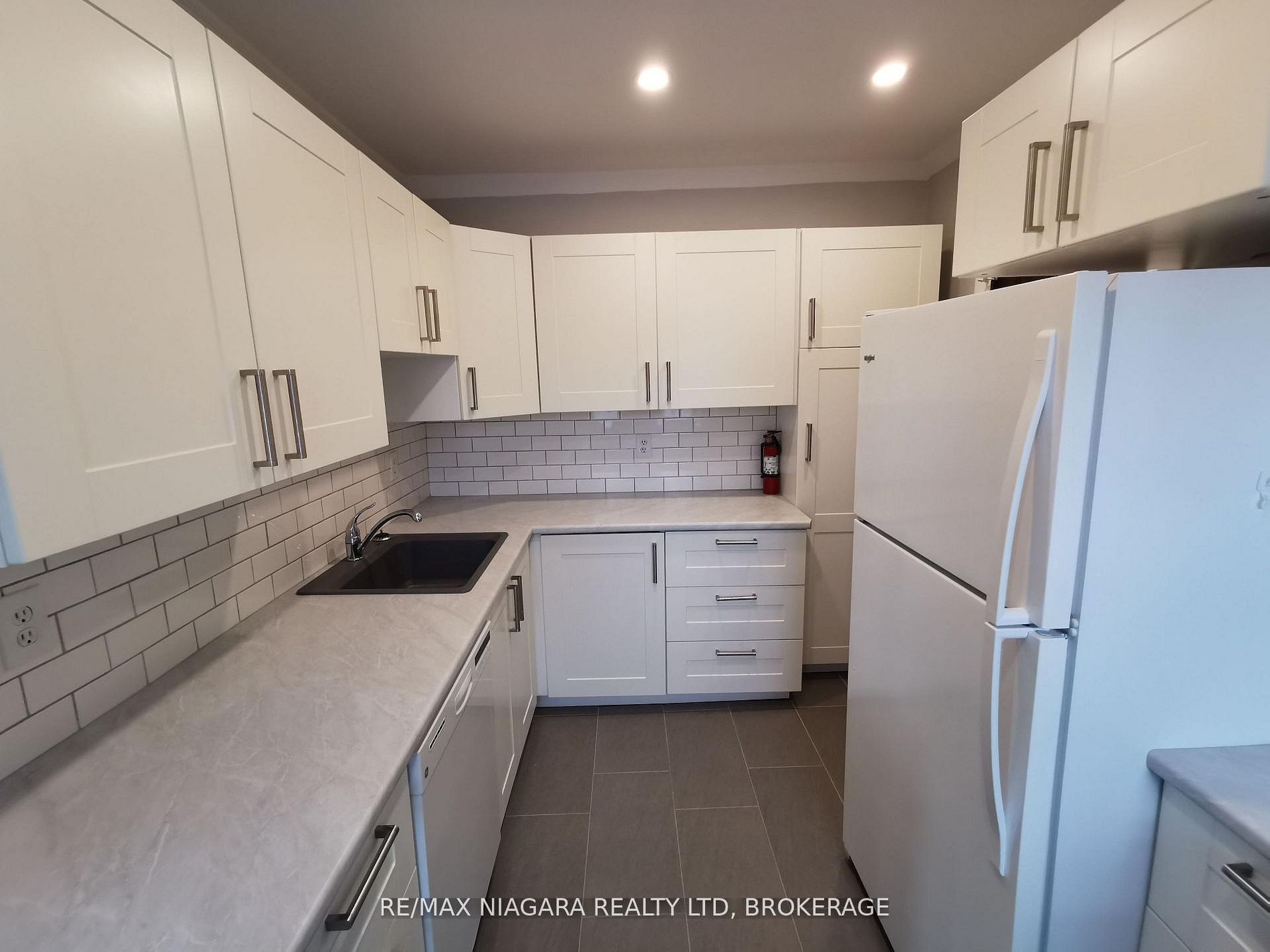 5161-5163 River Road Property Photo 23