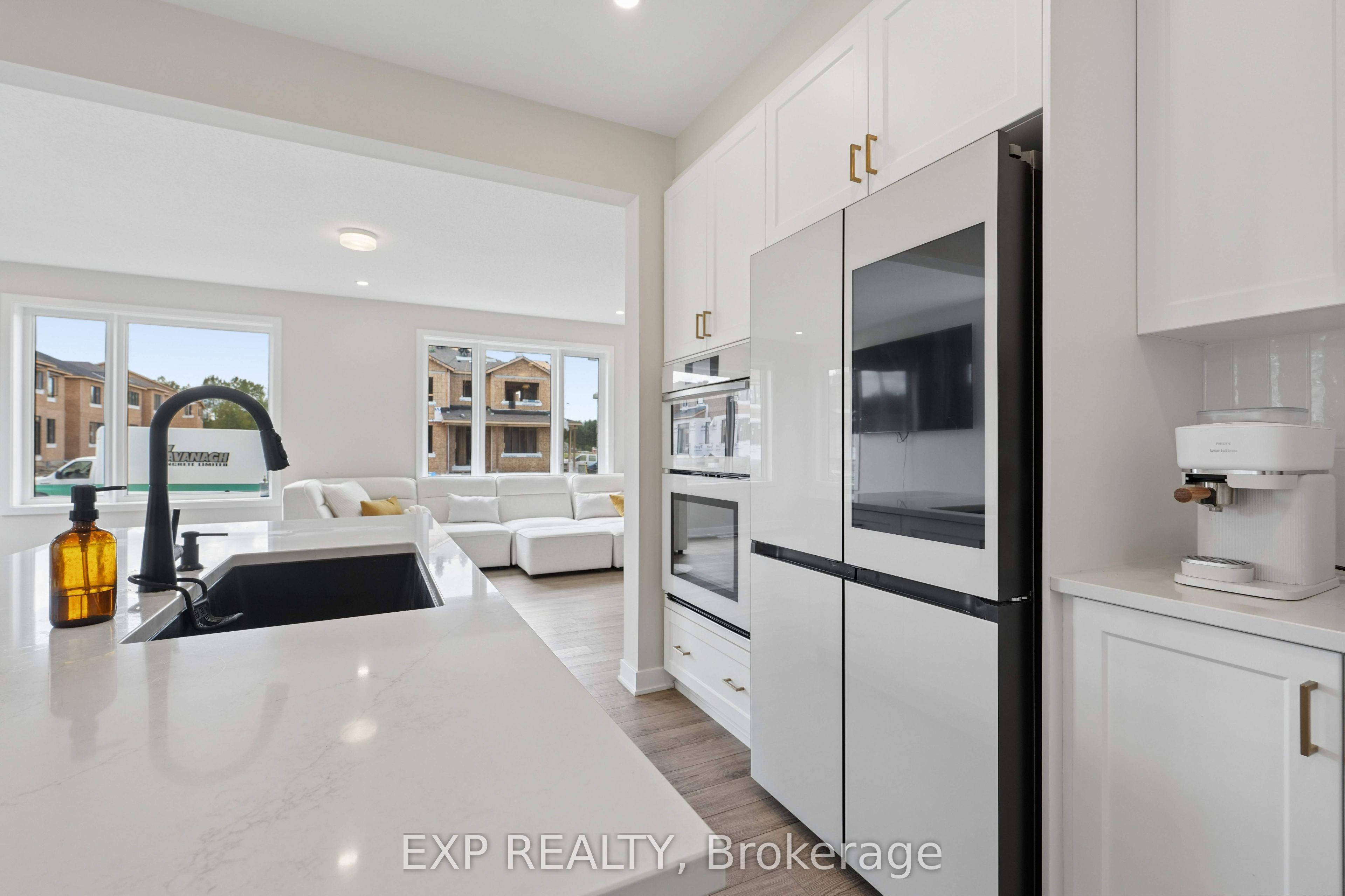 6384 Ottawa St W Street Property Photo 7