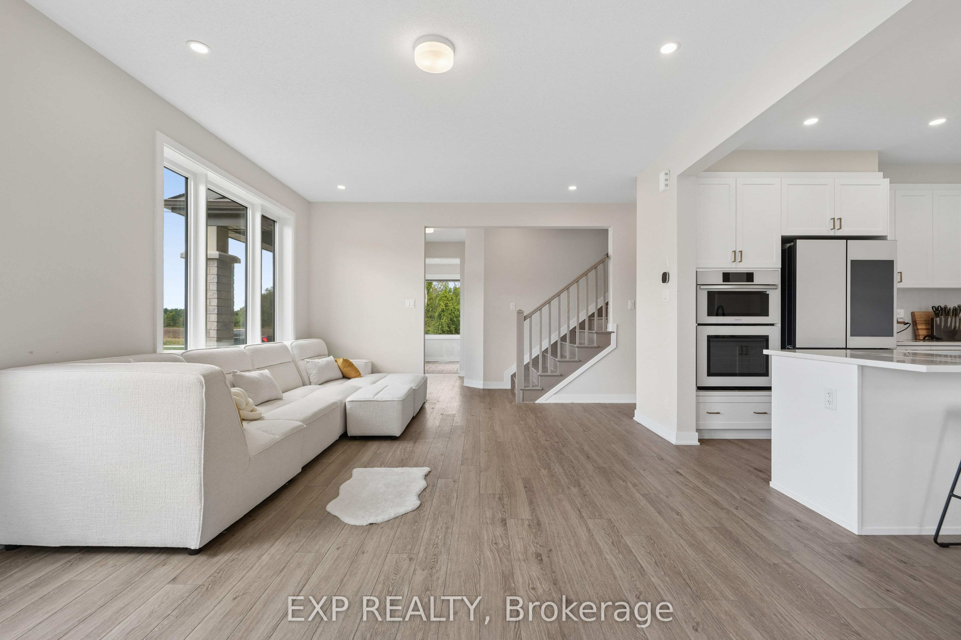 6384 Ottawa St W Street Property Photo 9