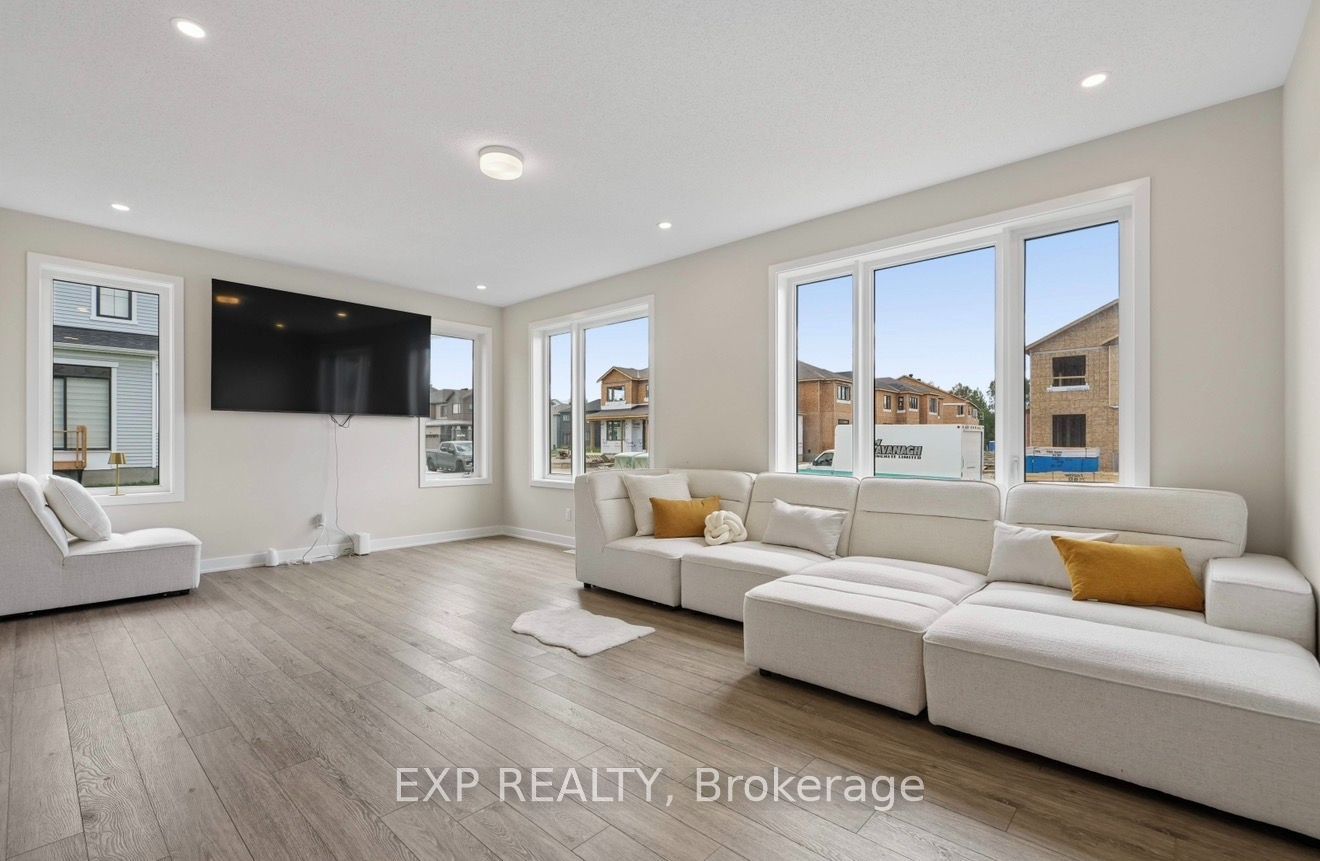 6384 Ottawa St W Street Property Photo 10