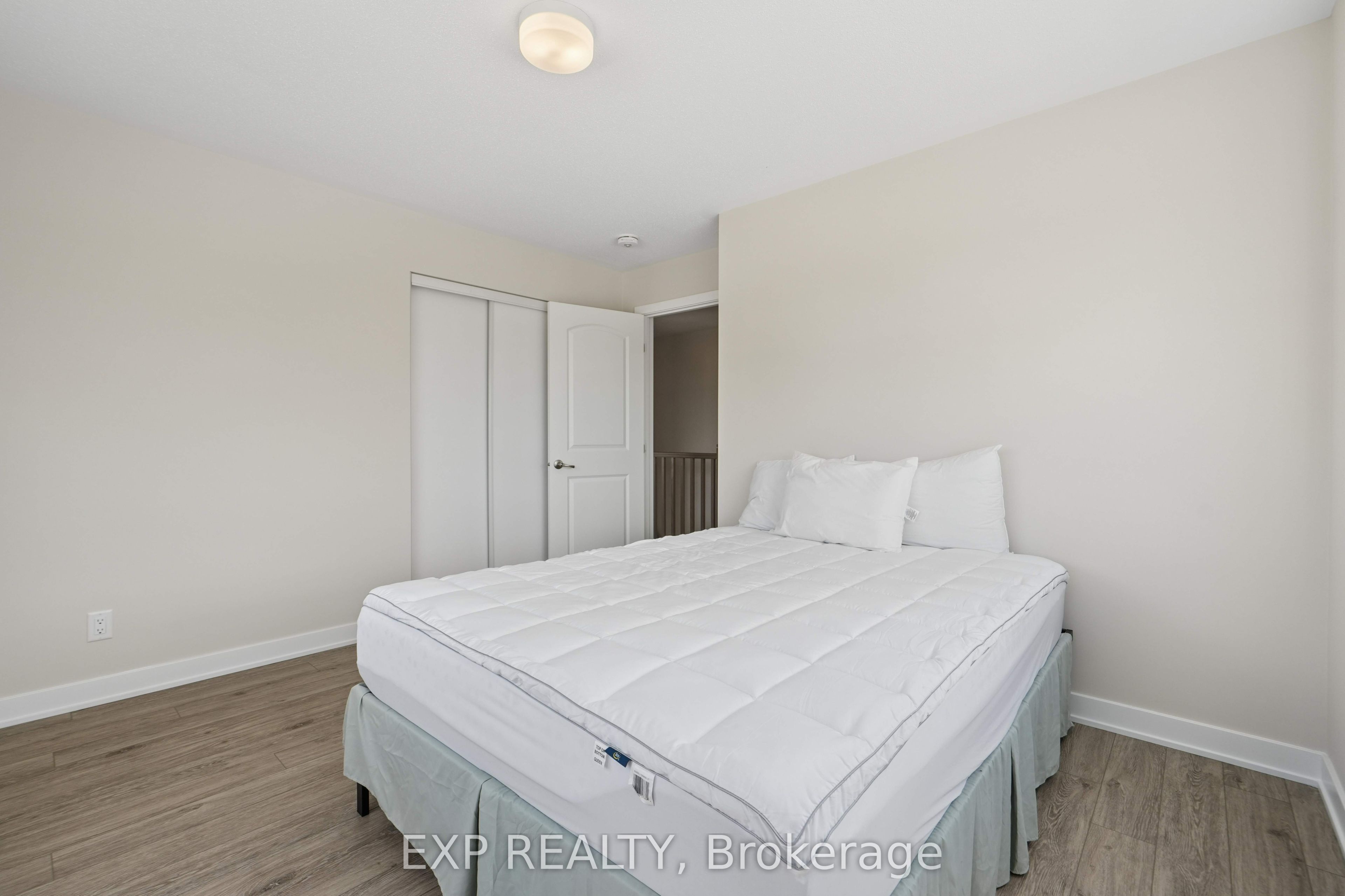 6384 Ottawa St W Street Property Photo 22