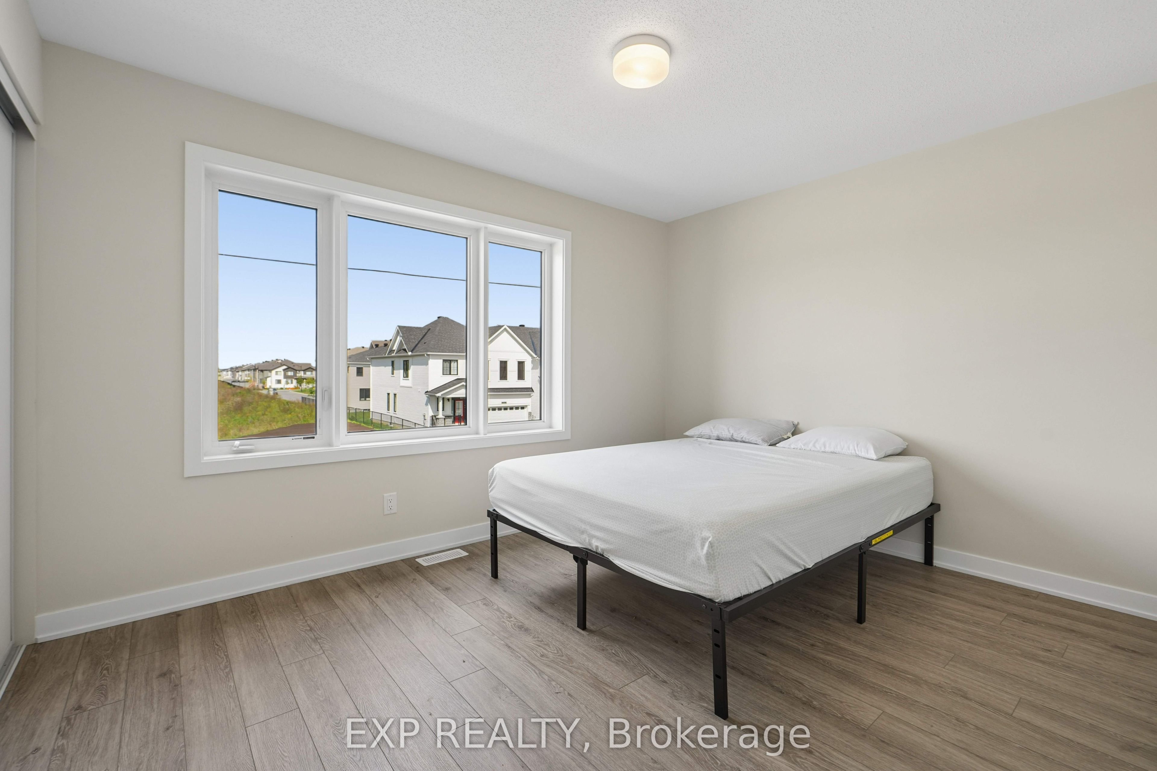 6384 Ottawa St W Street Property Photo 25