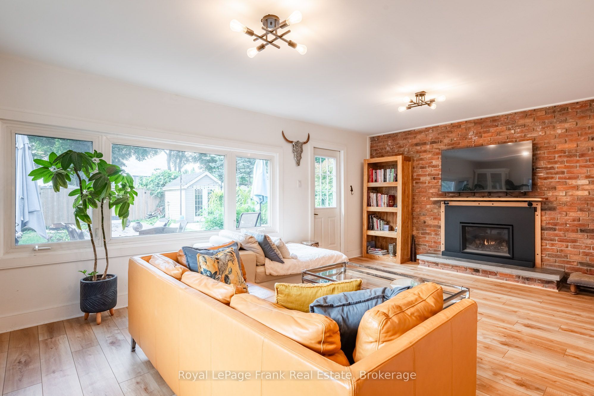 6254 Russell Street Property Photo 1