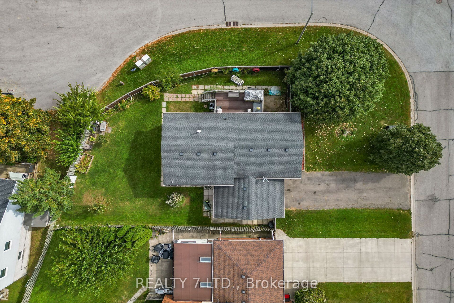 54 Cowan Drive Property Photo 3