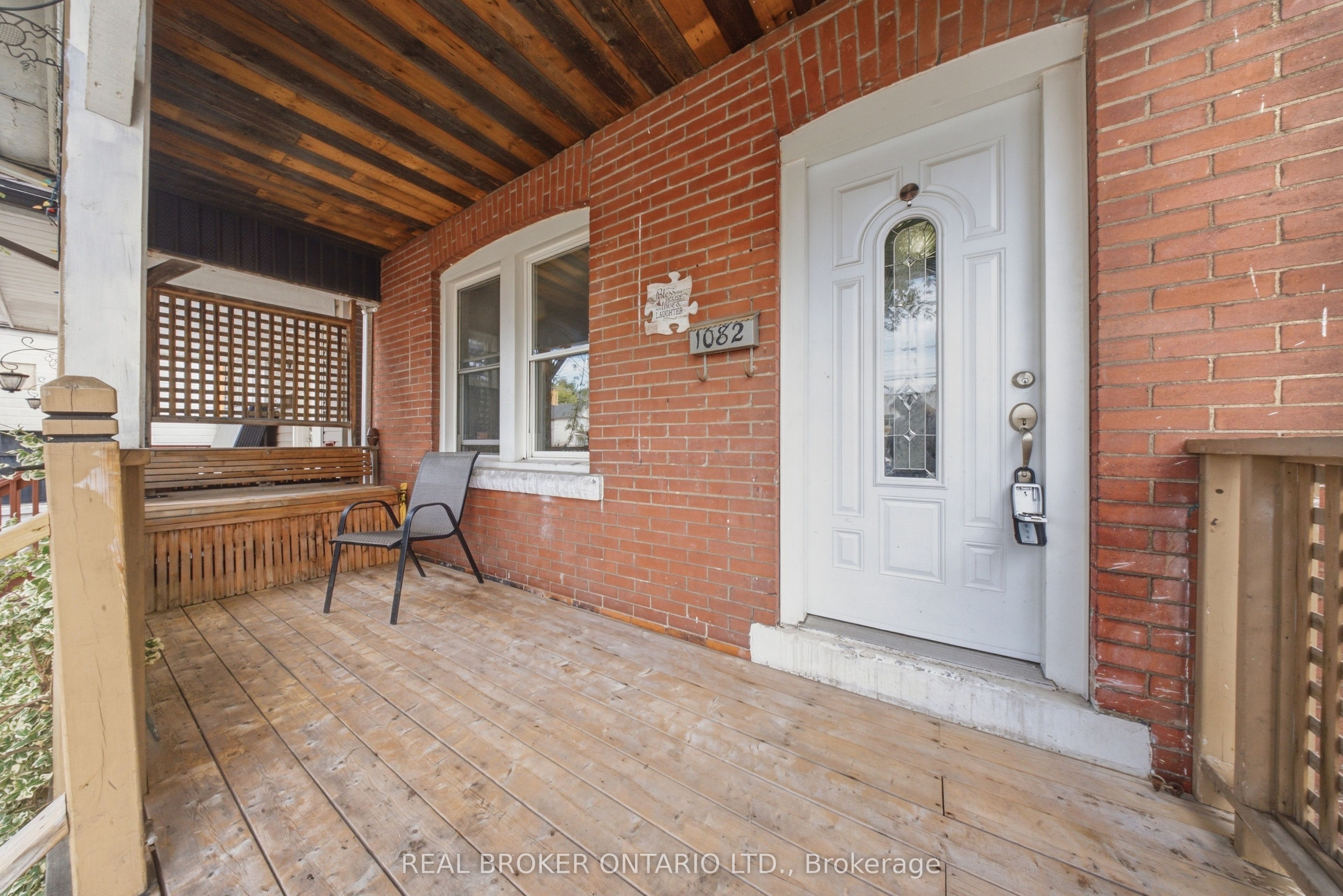 1082 Cannon Street E Property Photo 3