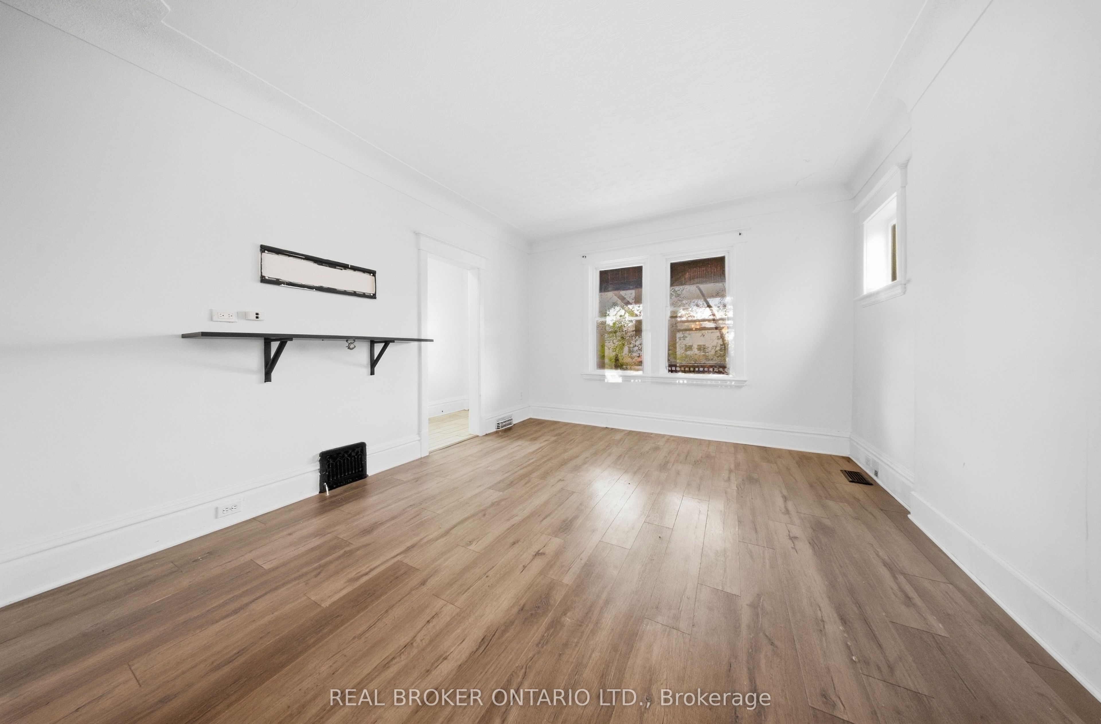 1082 Cannon Street E Property Photo 5