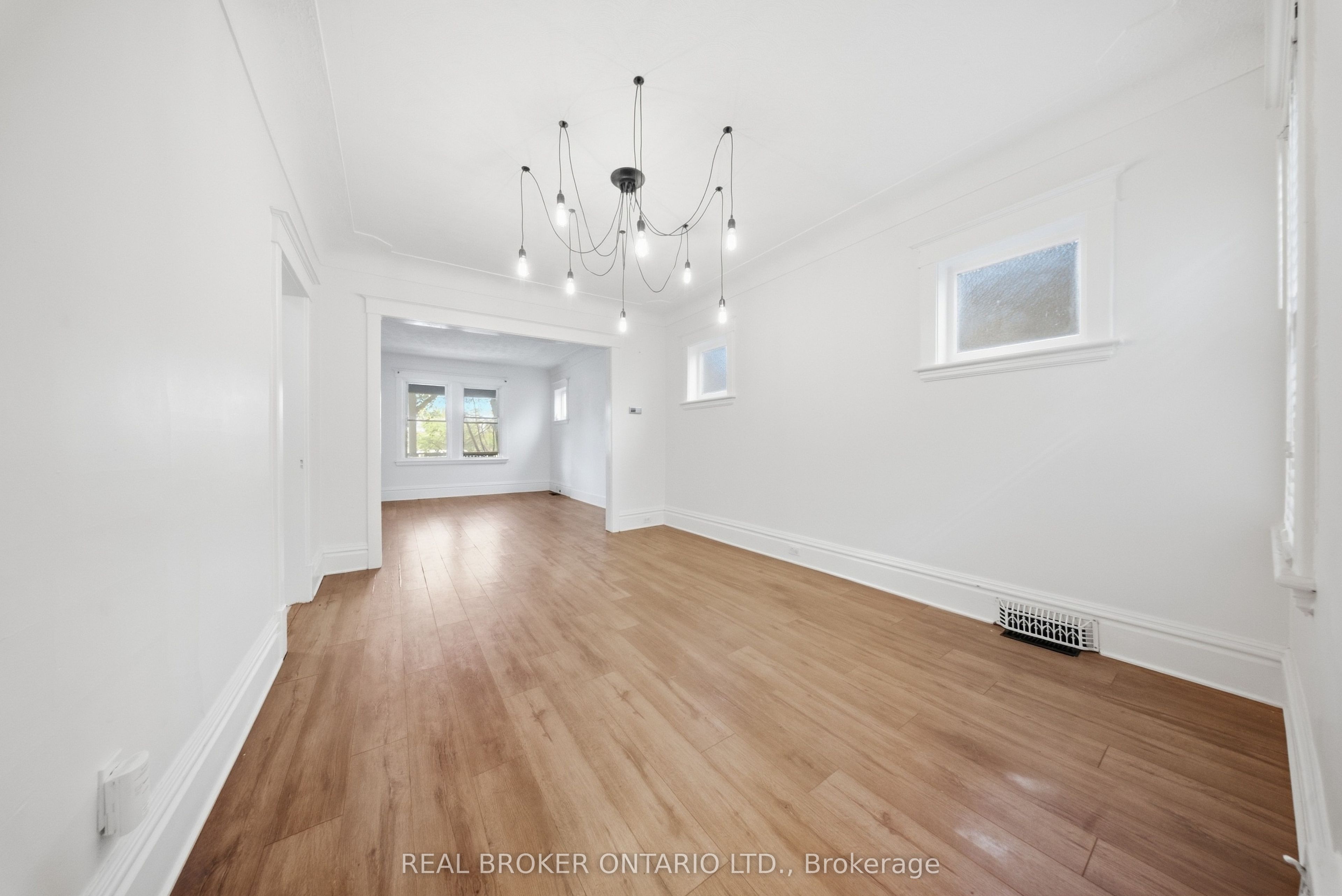 1082 Cannon Street E Property Photo 8
