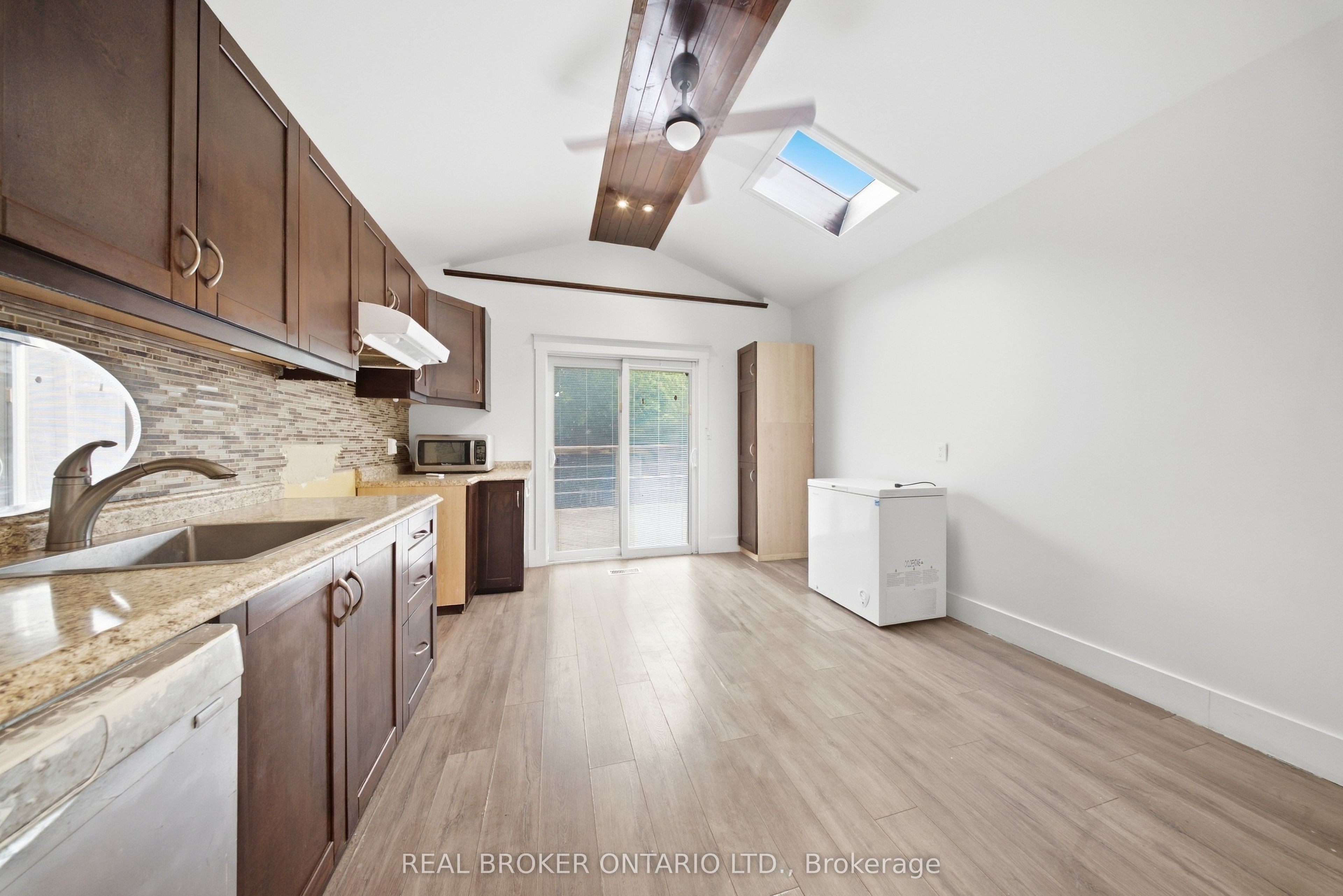 1082 Cannon Street E Property Photo 9