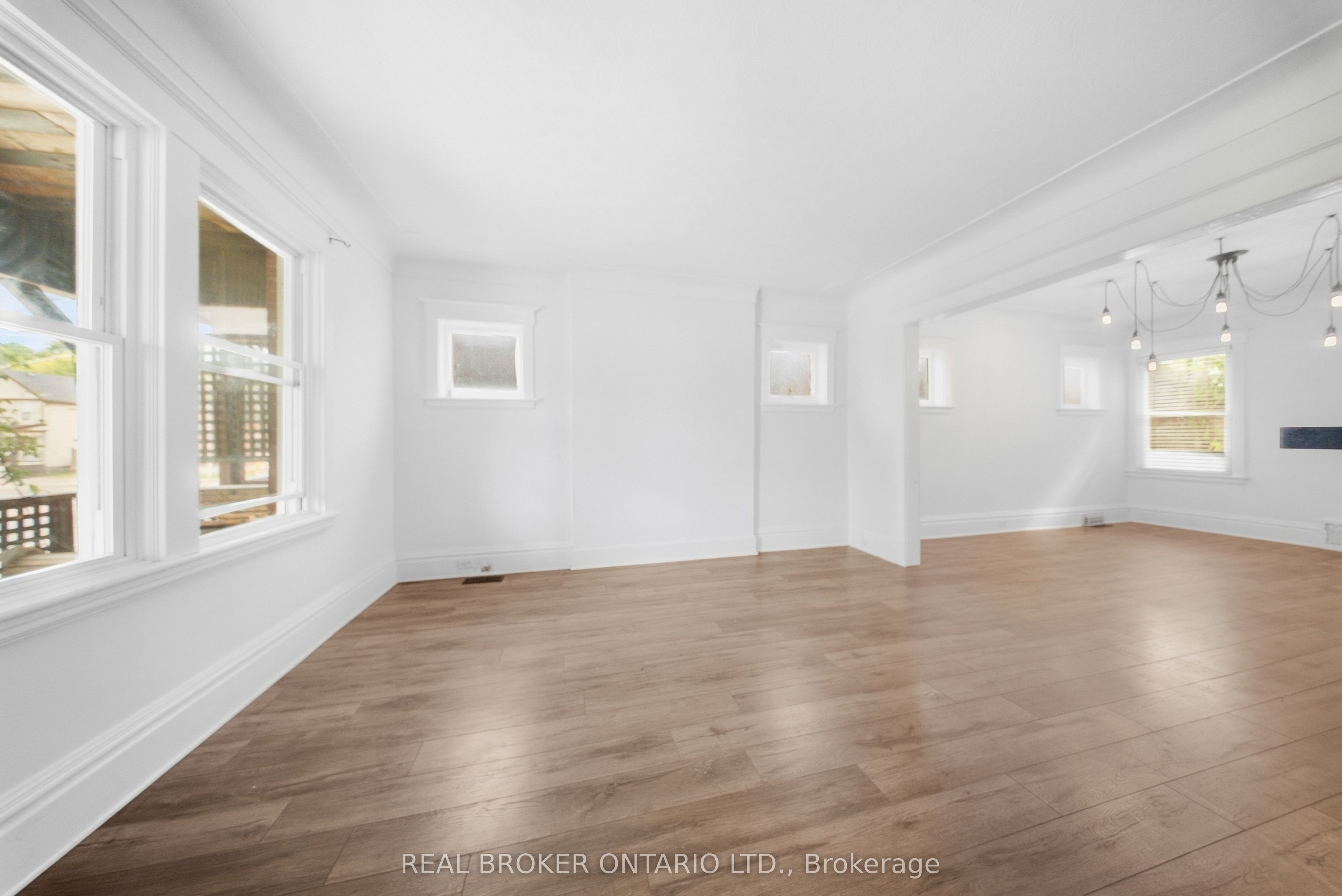 1082 Cannon Street E Property Photo 11