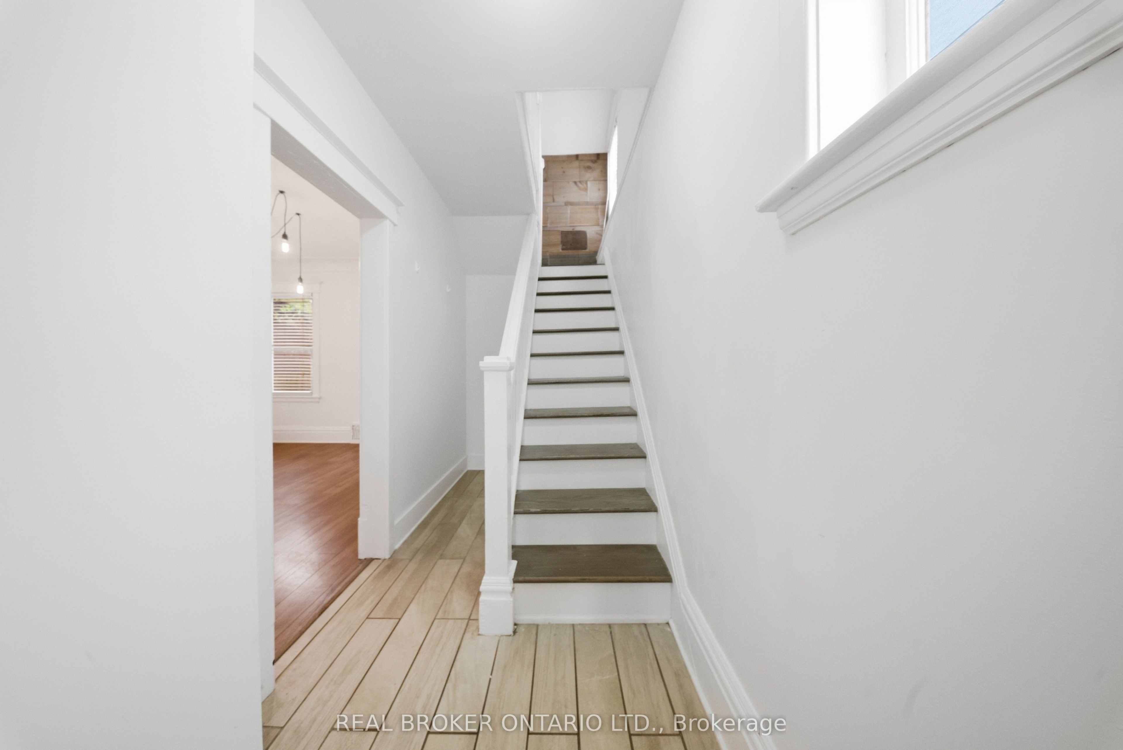 1082 Cannon Street E Property Photo 12