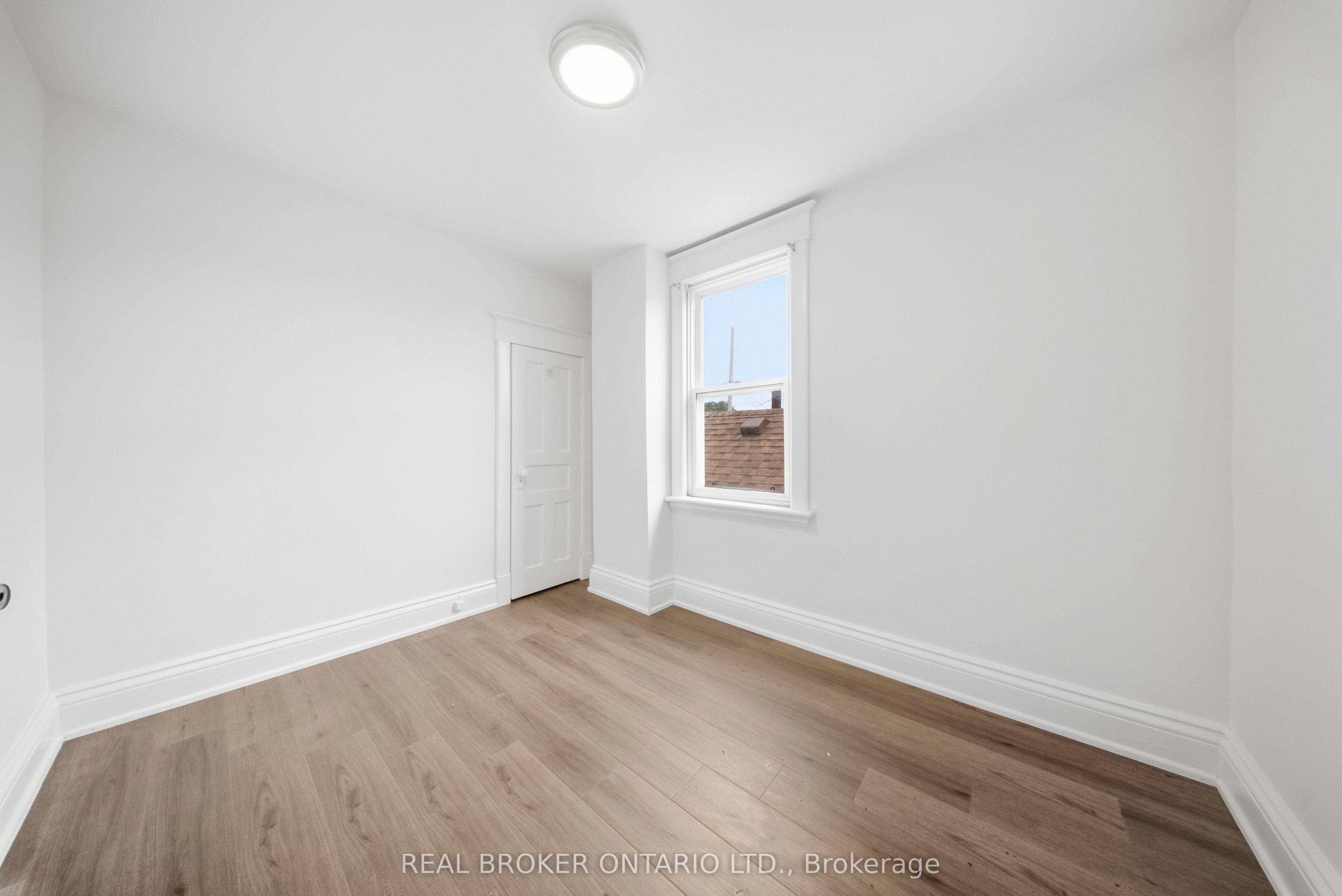 1082 Cannon Street E Property Photo 14