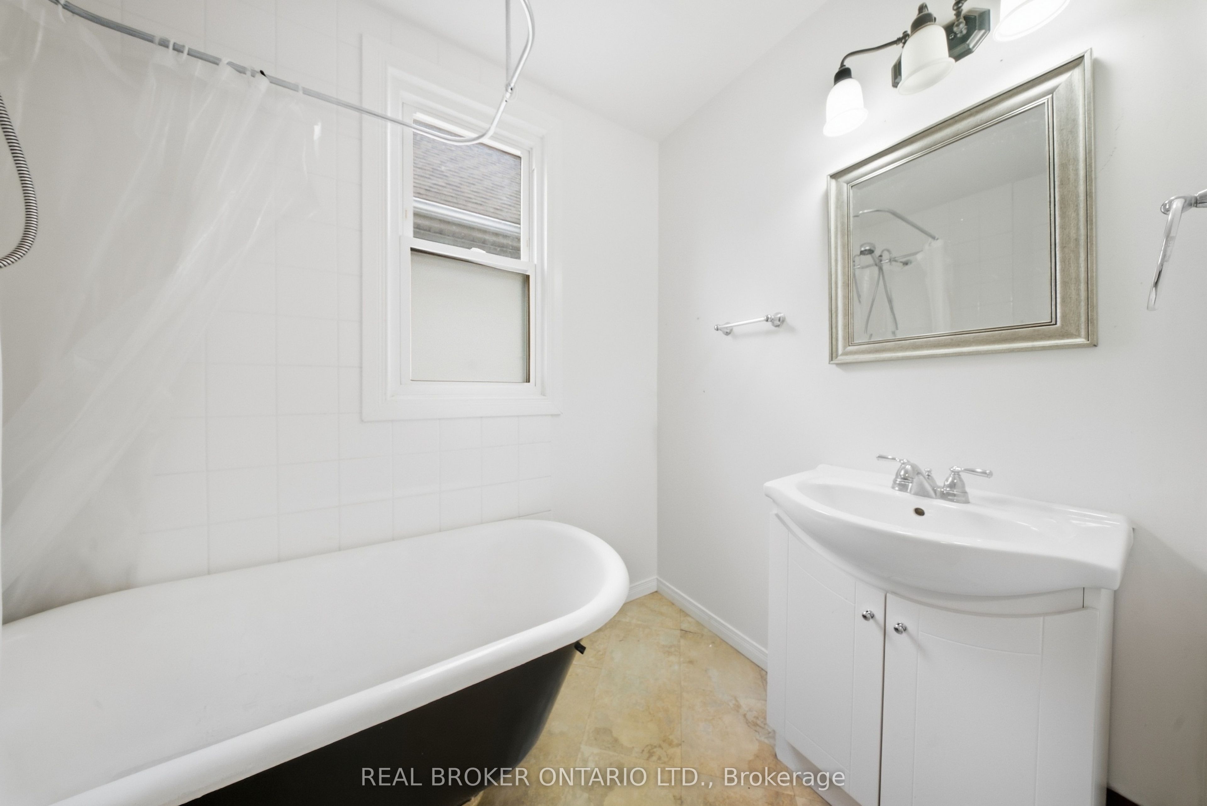 1082 Cannon Street E Property Photo 16