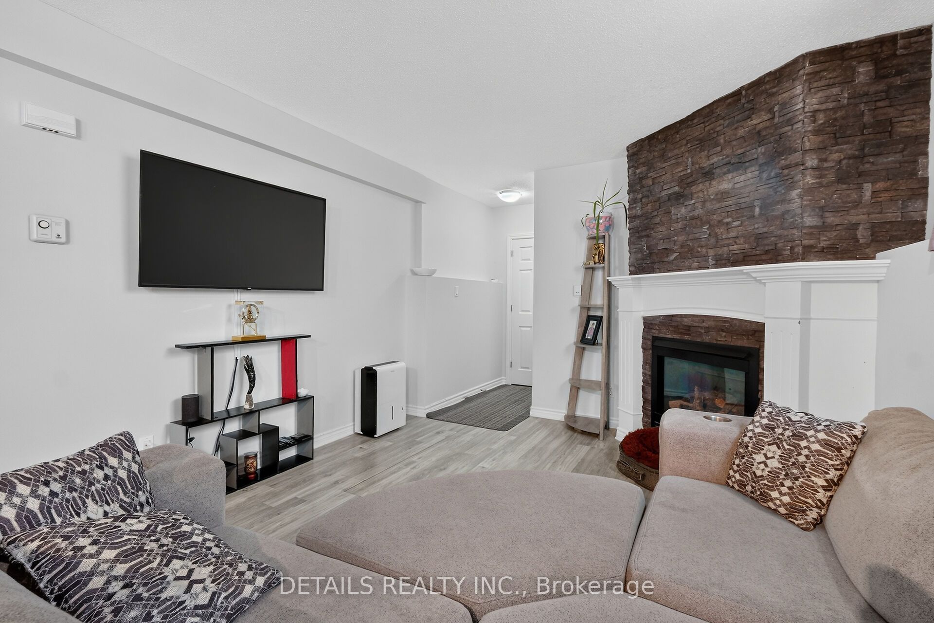 75 Lapointe Boulevard 3c Property Photo 8