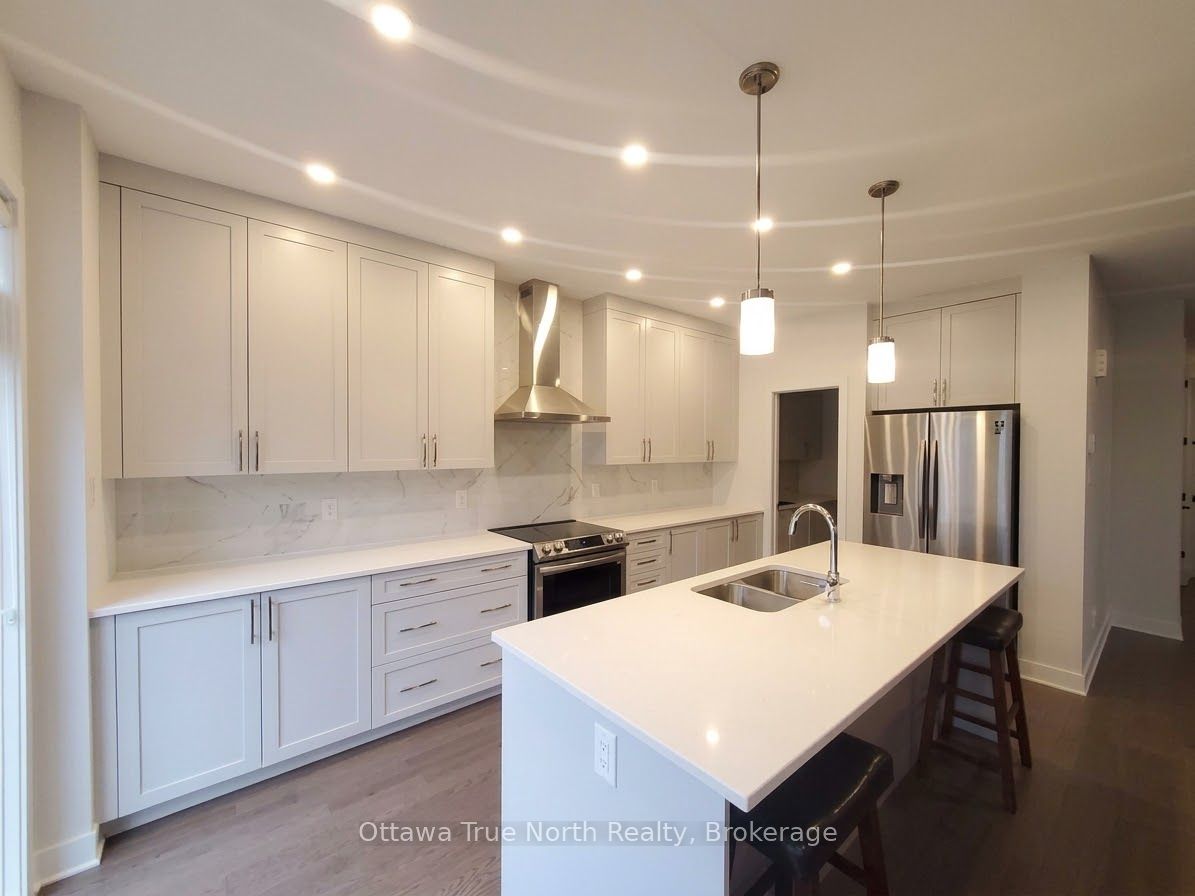 1054 Eider Street Property Photo 8