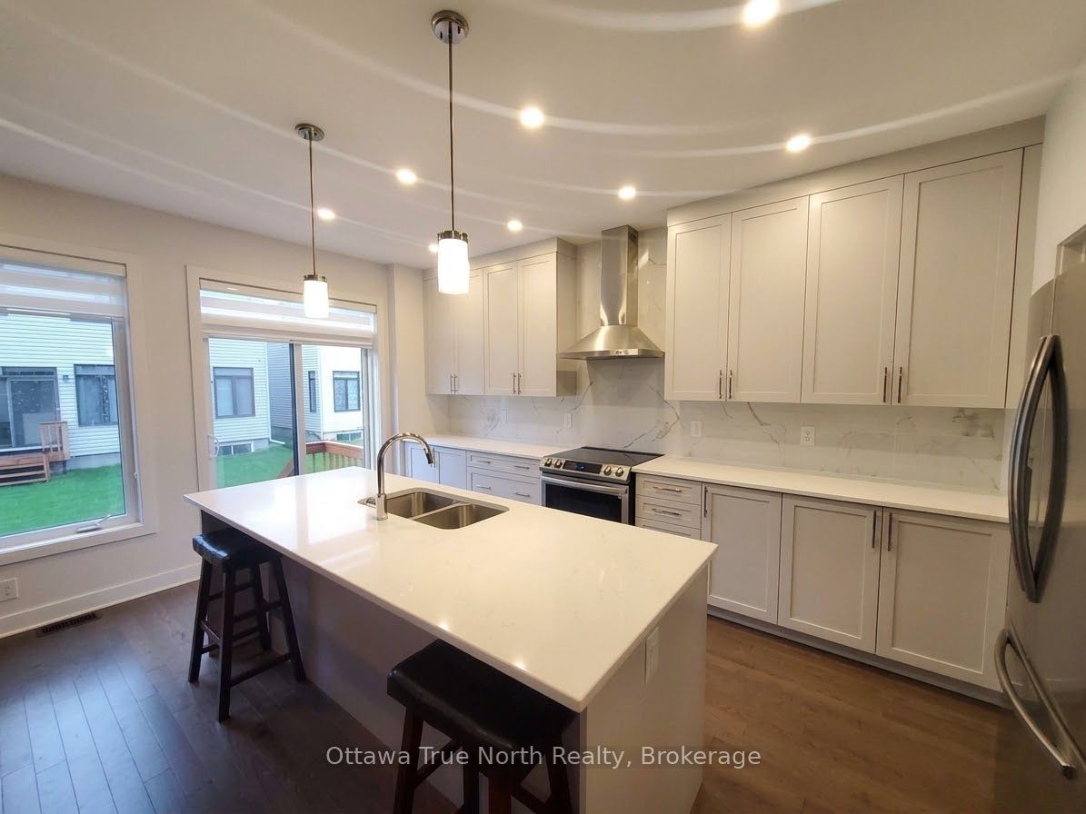 1054 Eider Street Property Photo 9