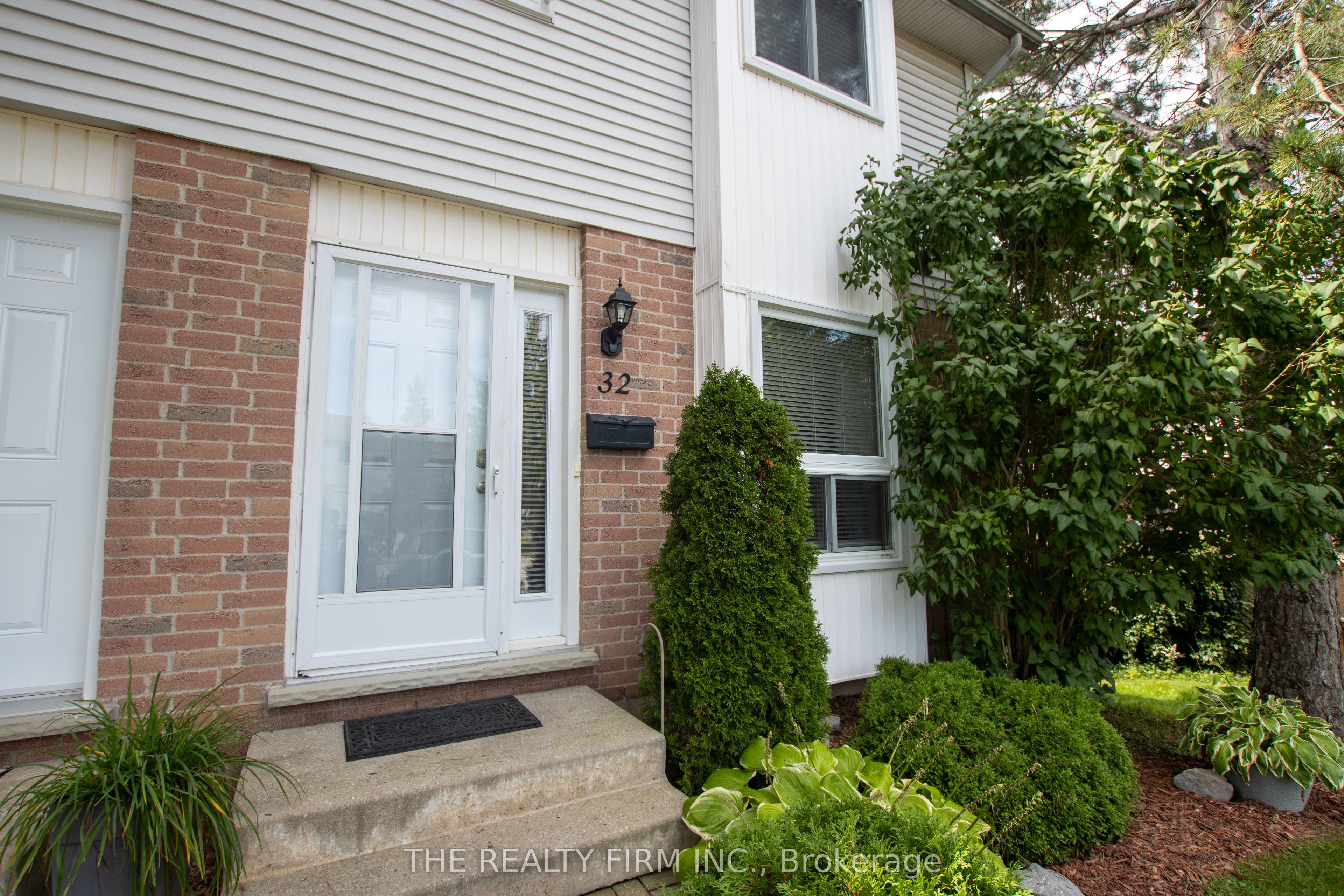 110 Deveron Crescent 32 Property Photo 4