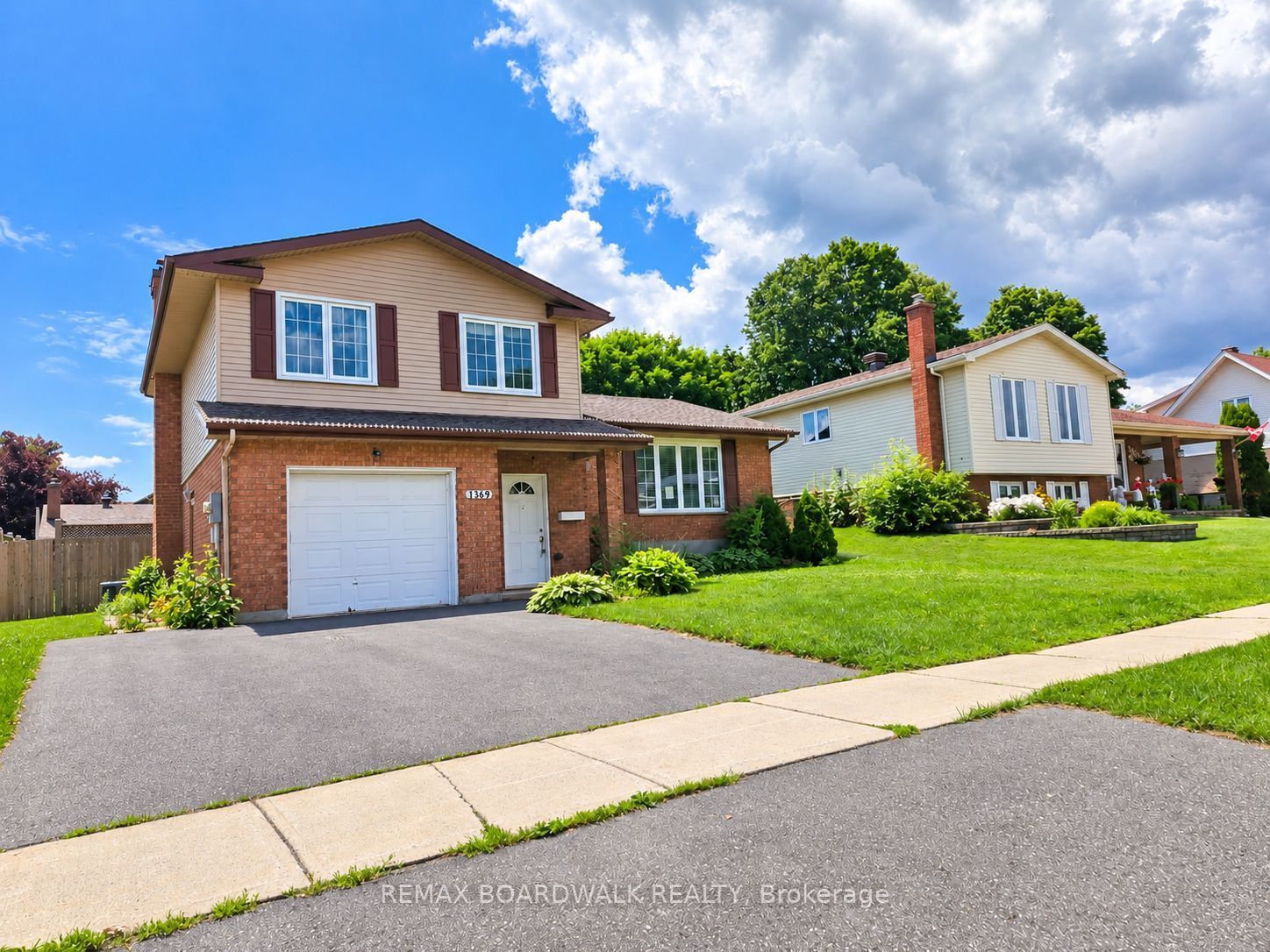 1369 Lochiel Street Property Photo 1