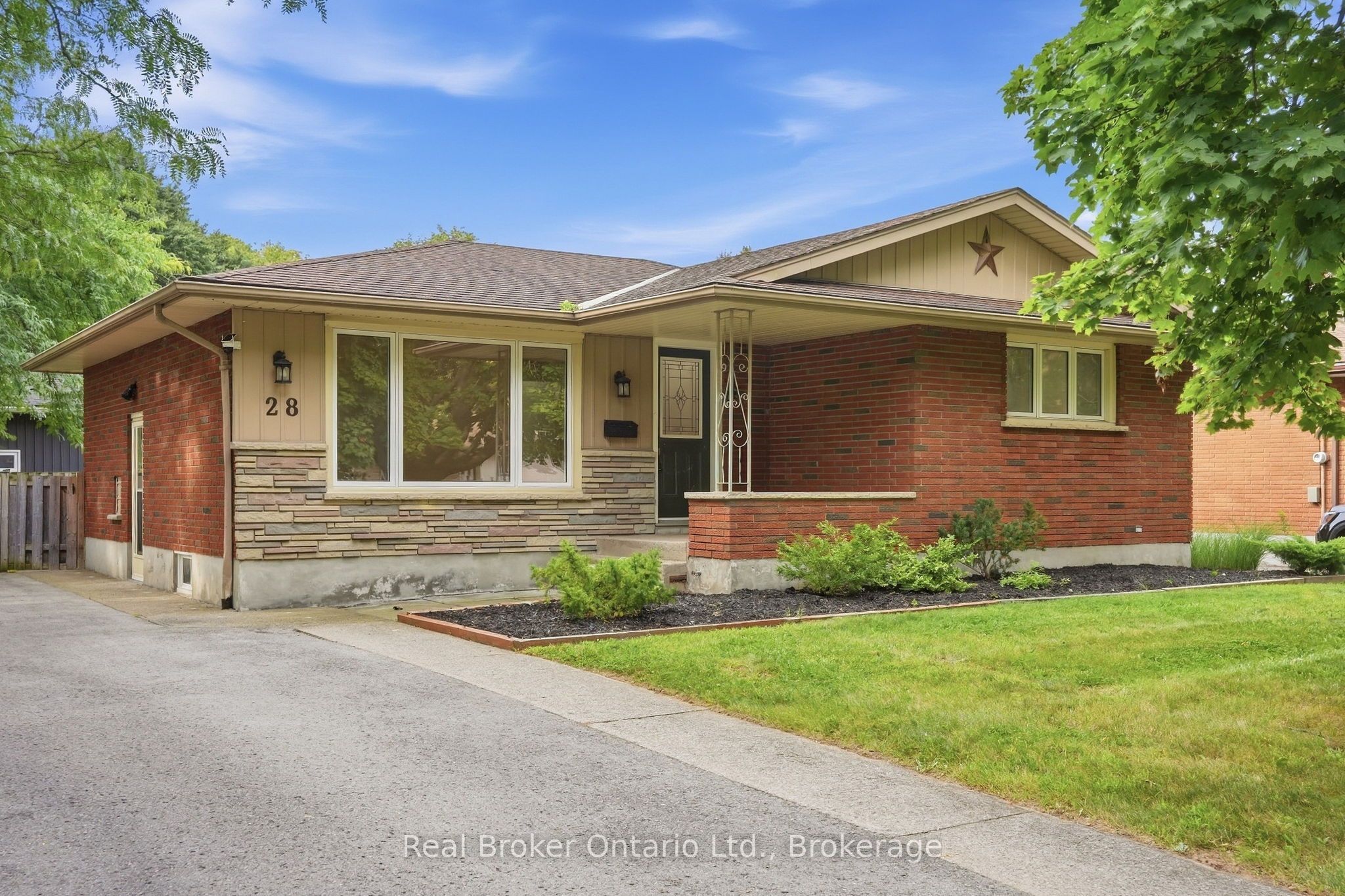 28 BRENTWOOD Drive
