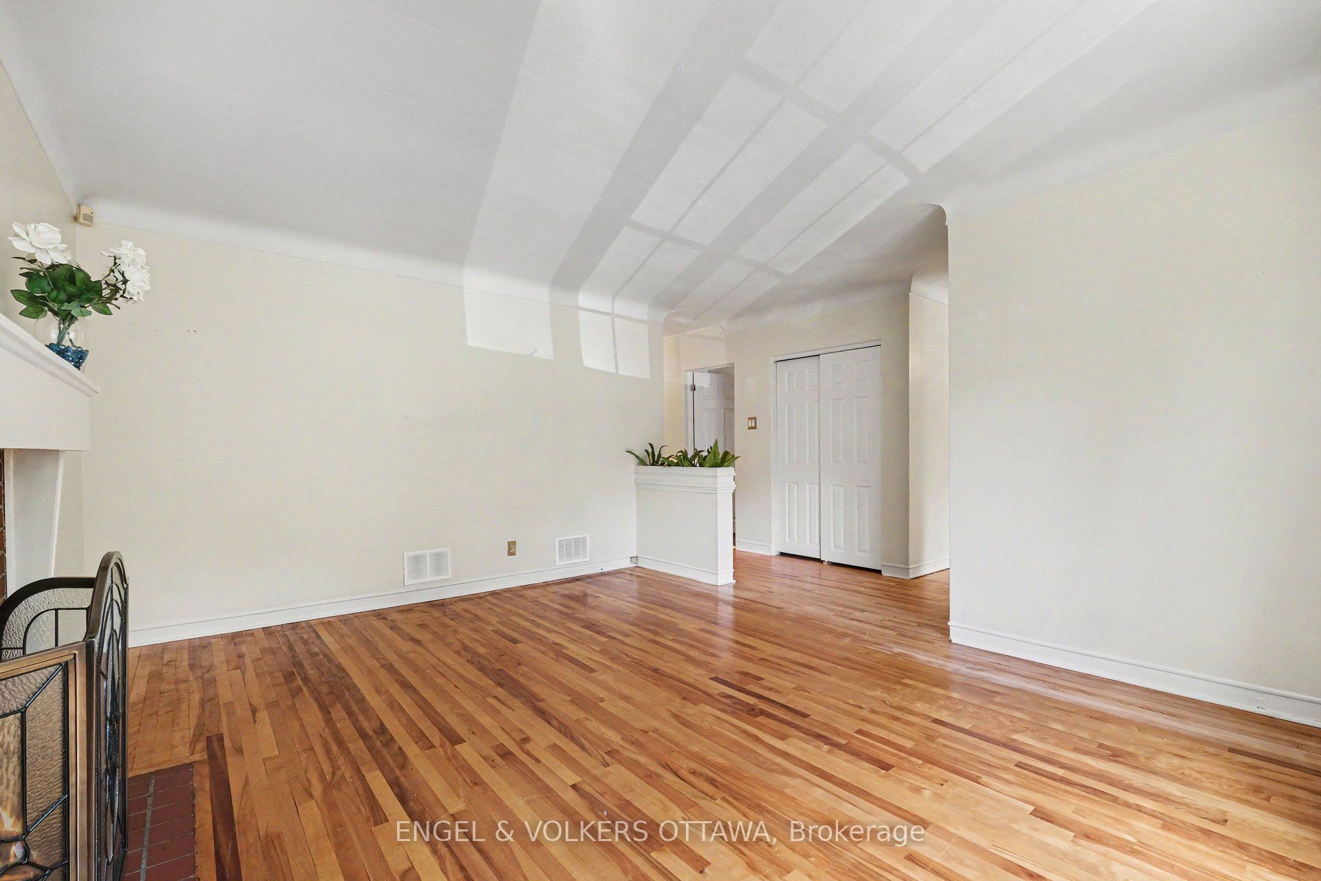 325 Summit Avenue Property Photo 9
