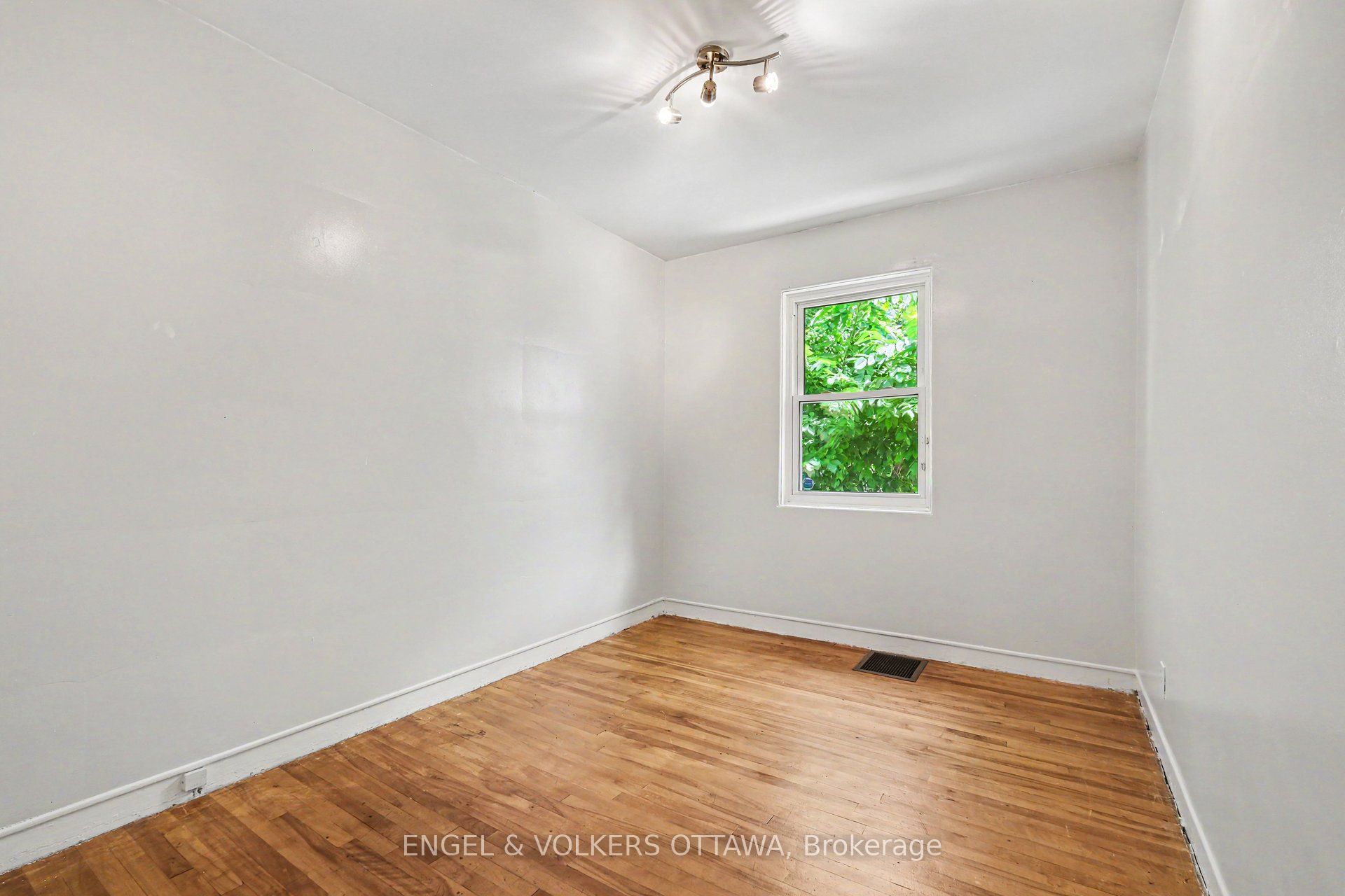 325 Summit Avenue Property Photo 18