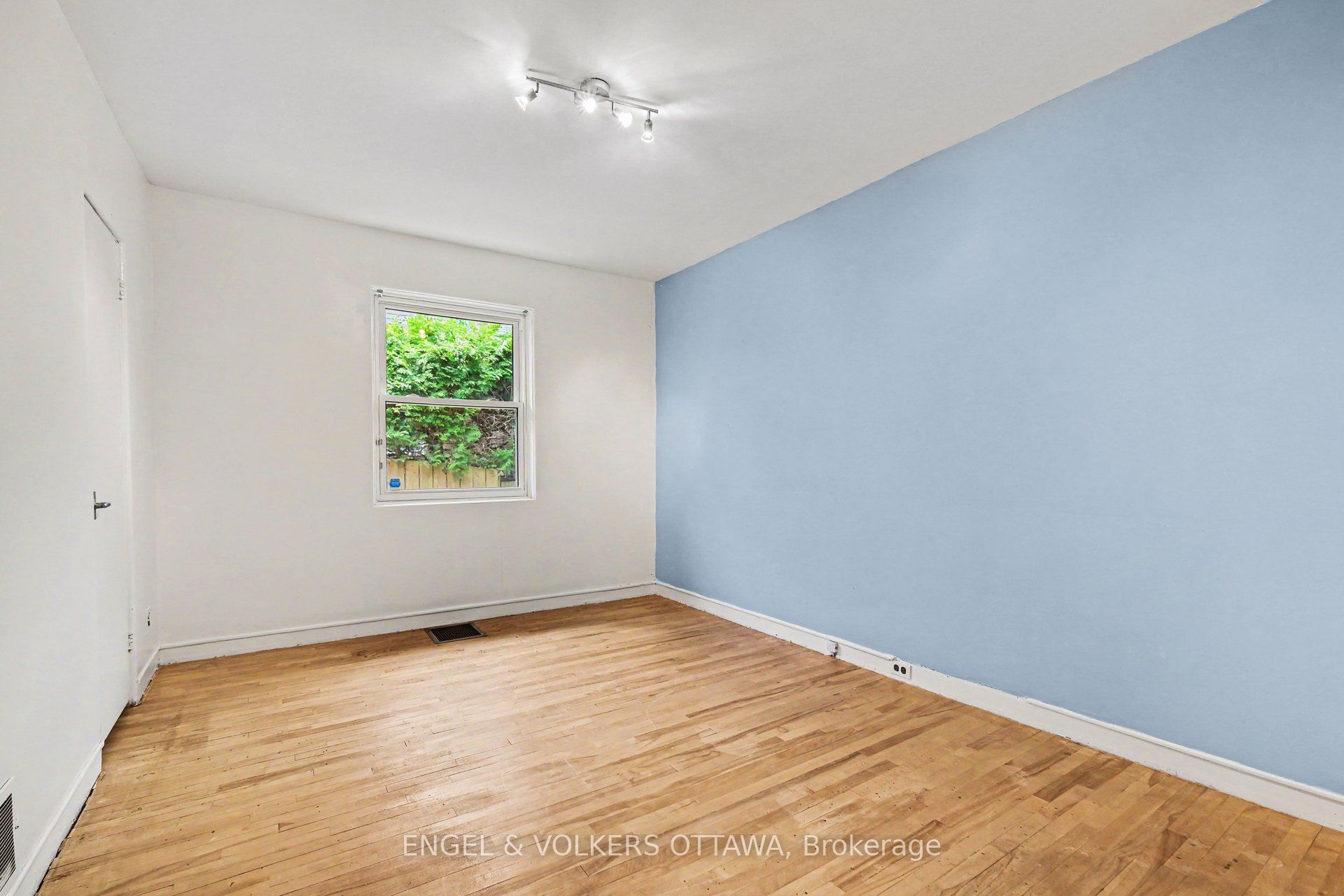 325 Summit Avenue Property Photo 20