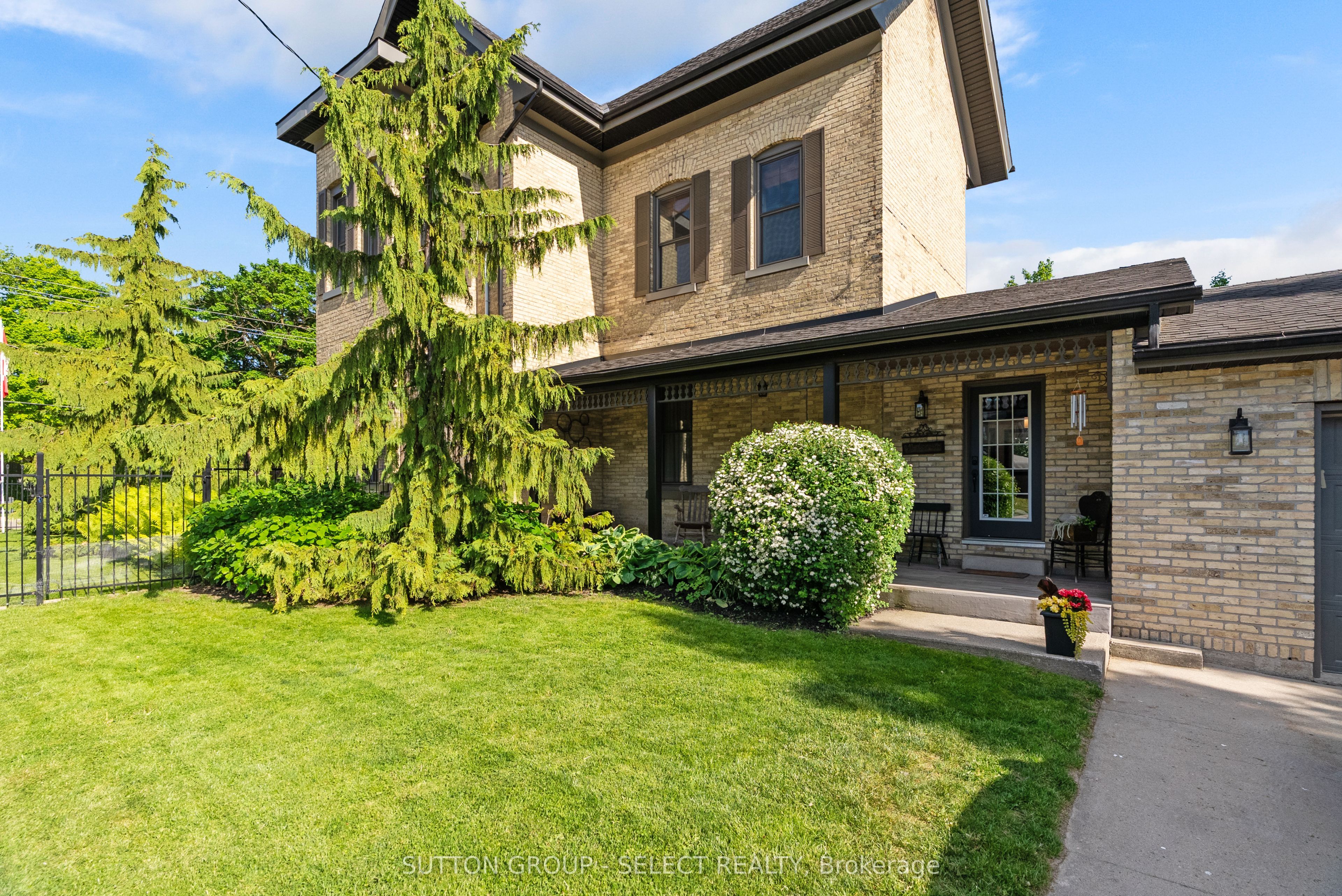431 Albert Street Property Photo 2