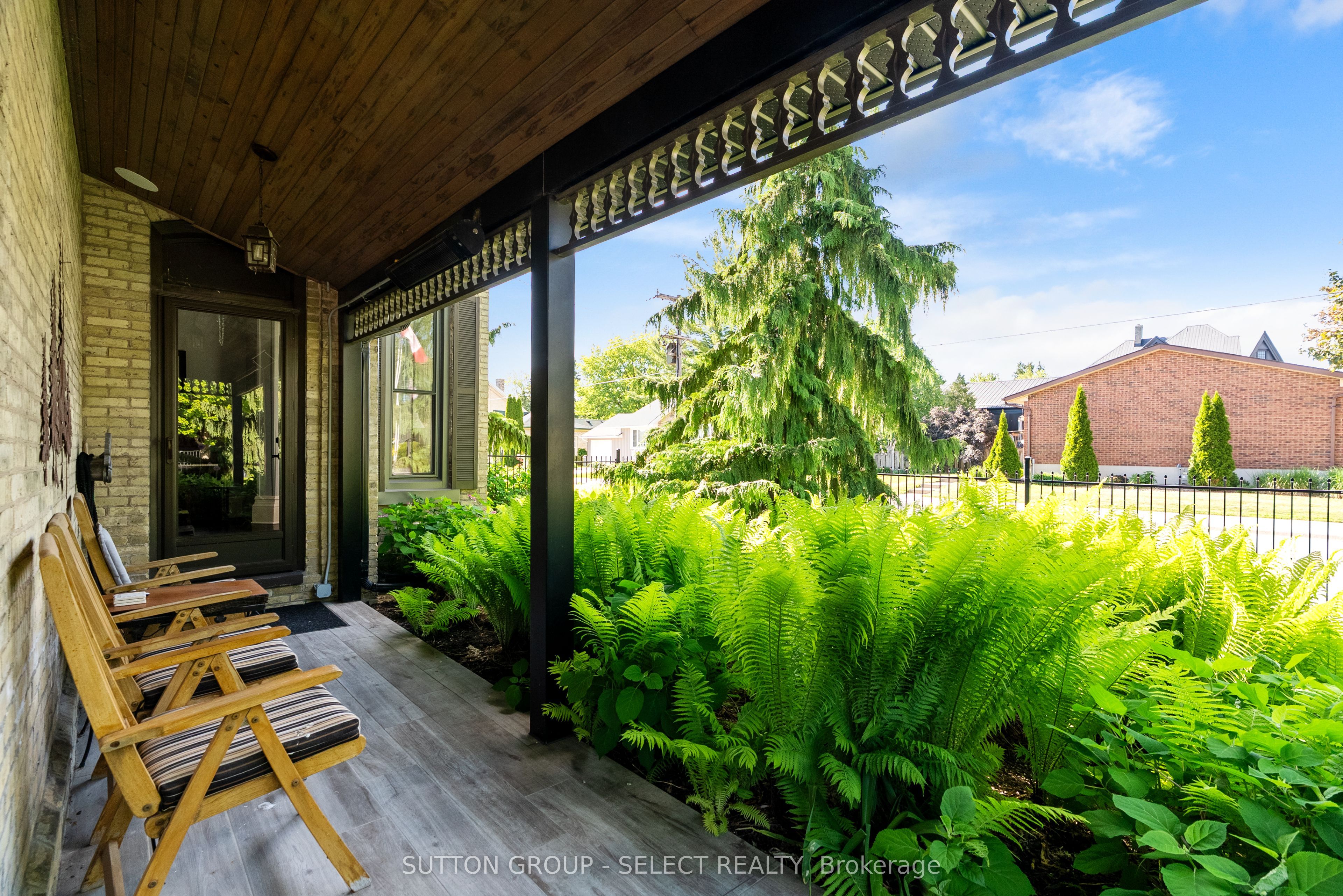431 Albert Street Property Photo 6