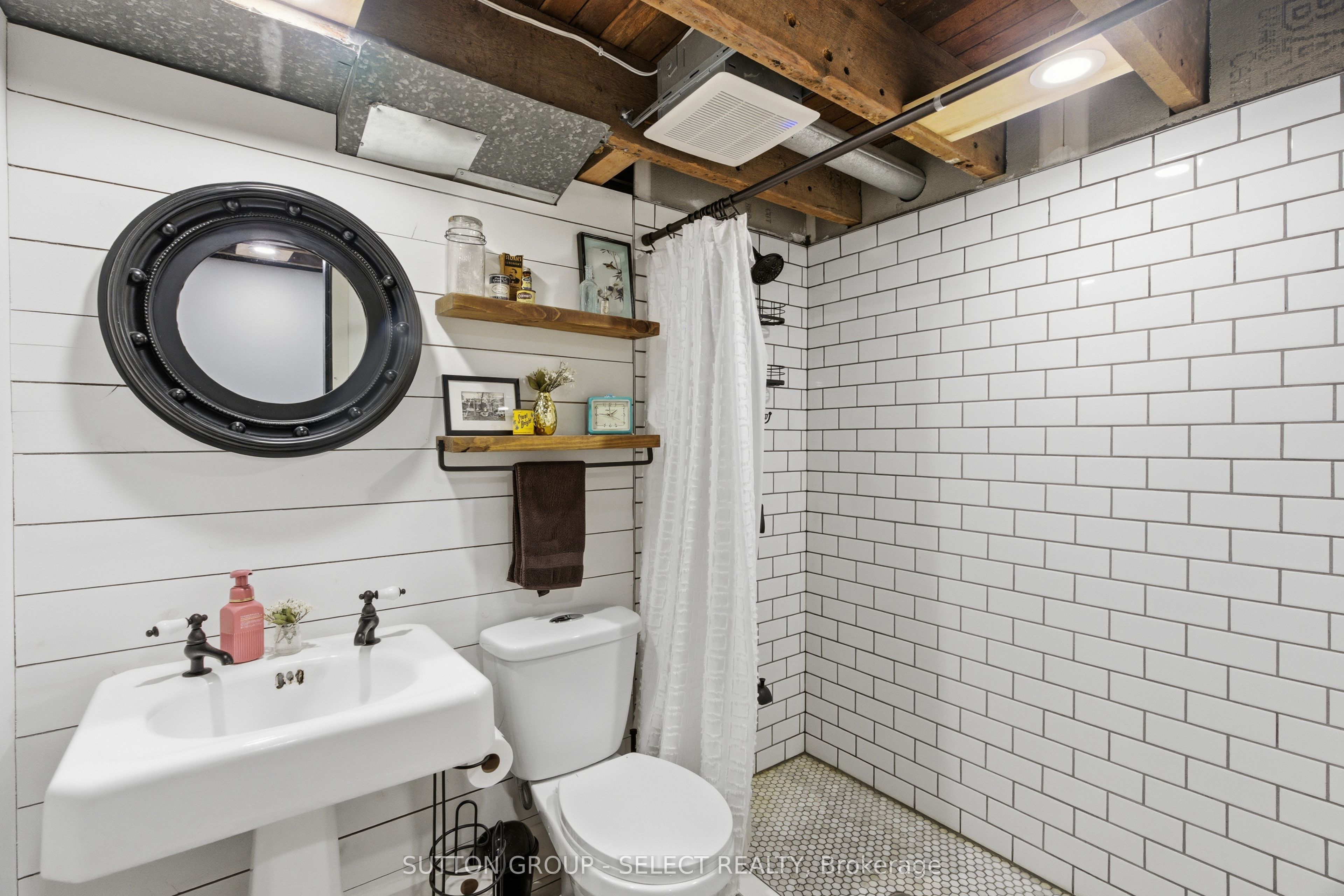 431 Albert Street Property Photo 35
