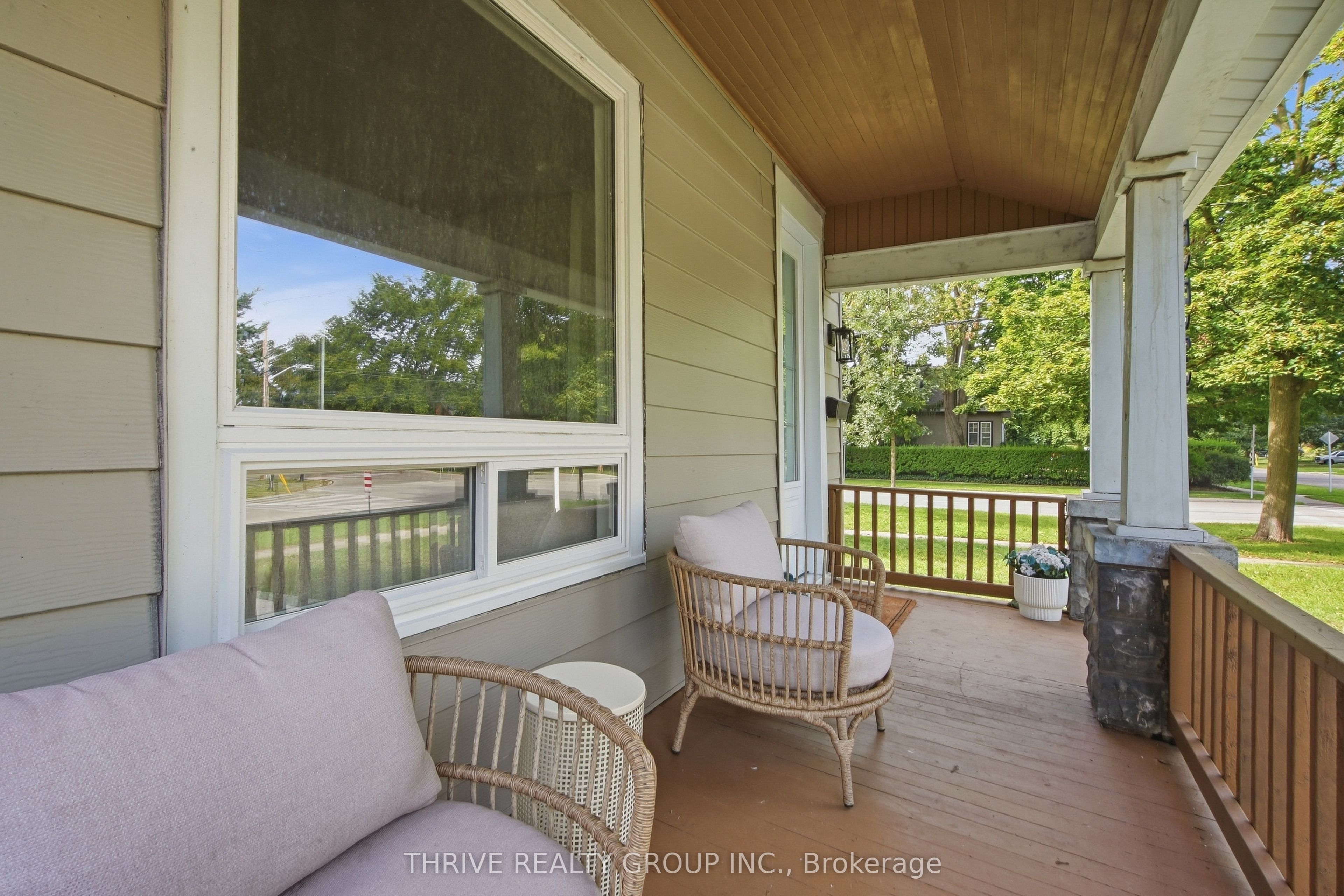 553 Piccadilly Street Property Photo 6
