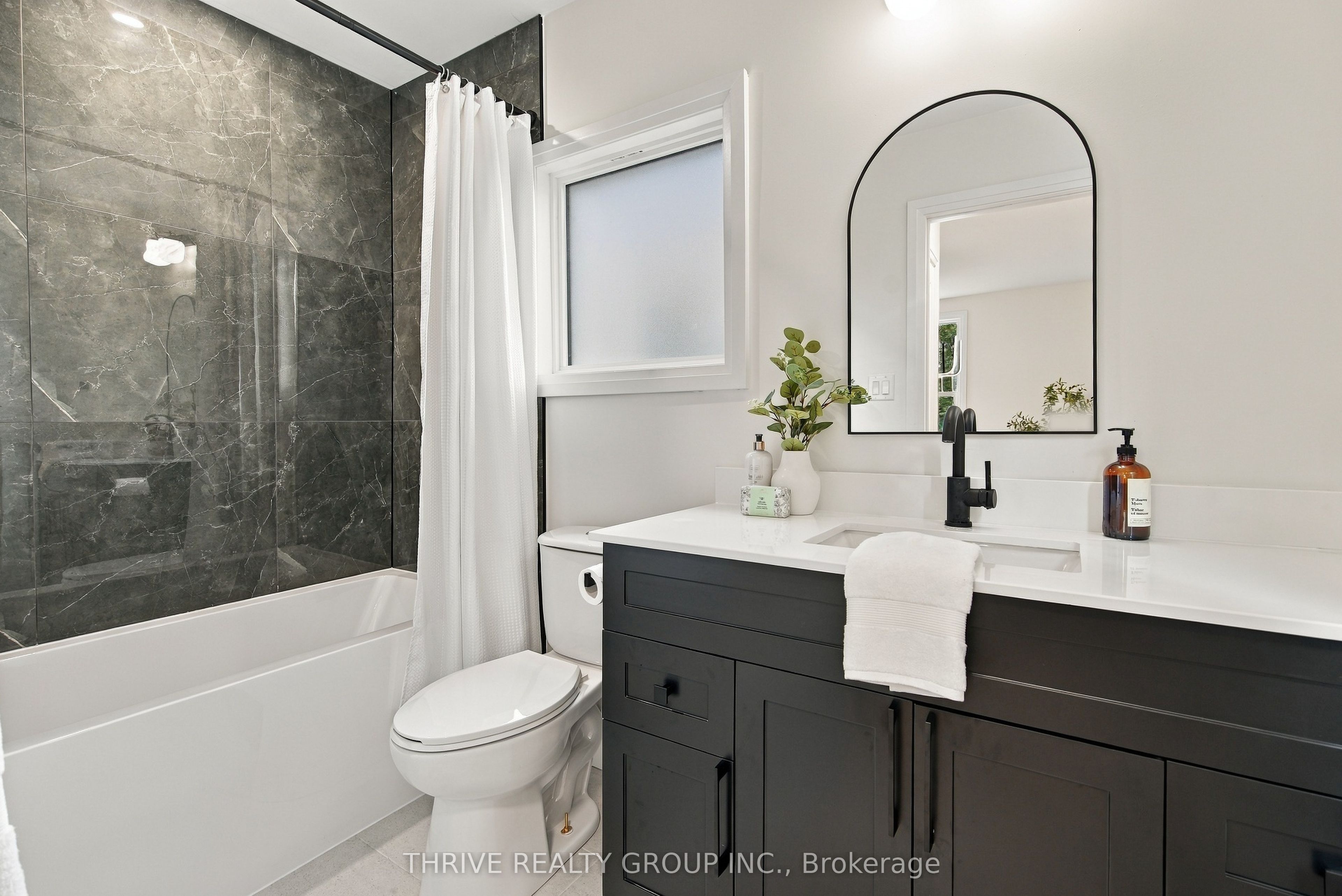 553 Piccadilly Street Property Photo 23