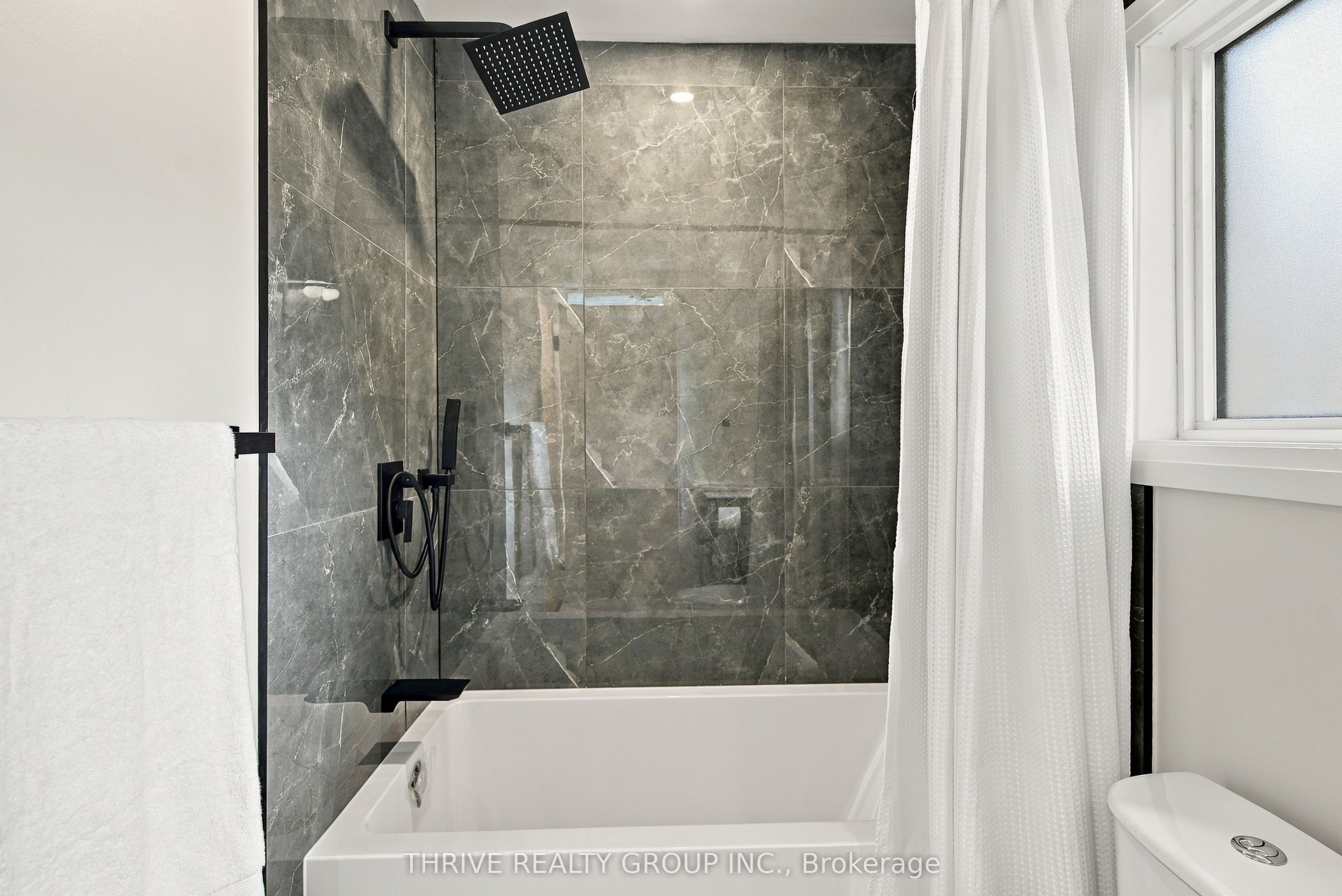 553 Piccadilly Street Property Photo 24