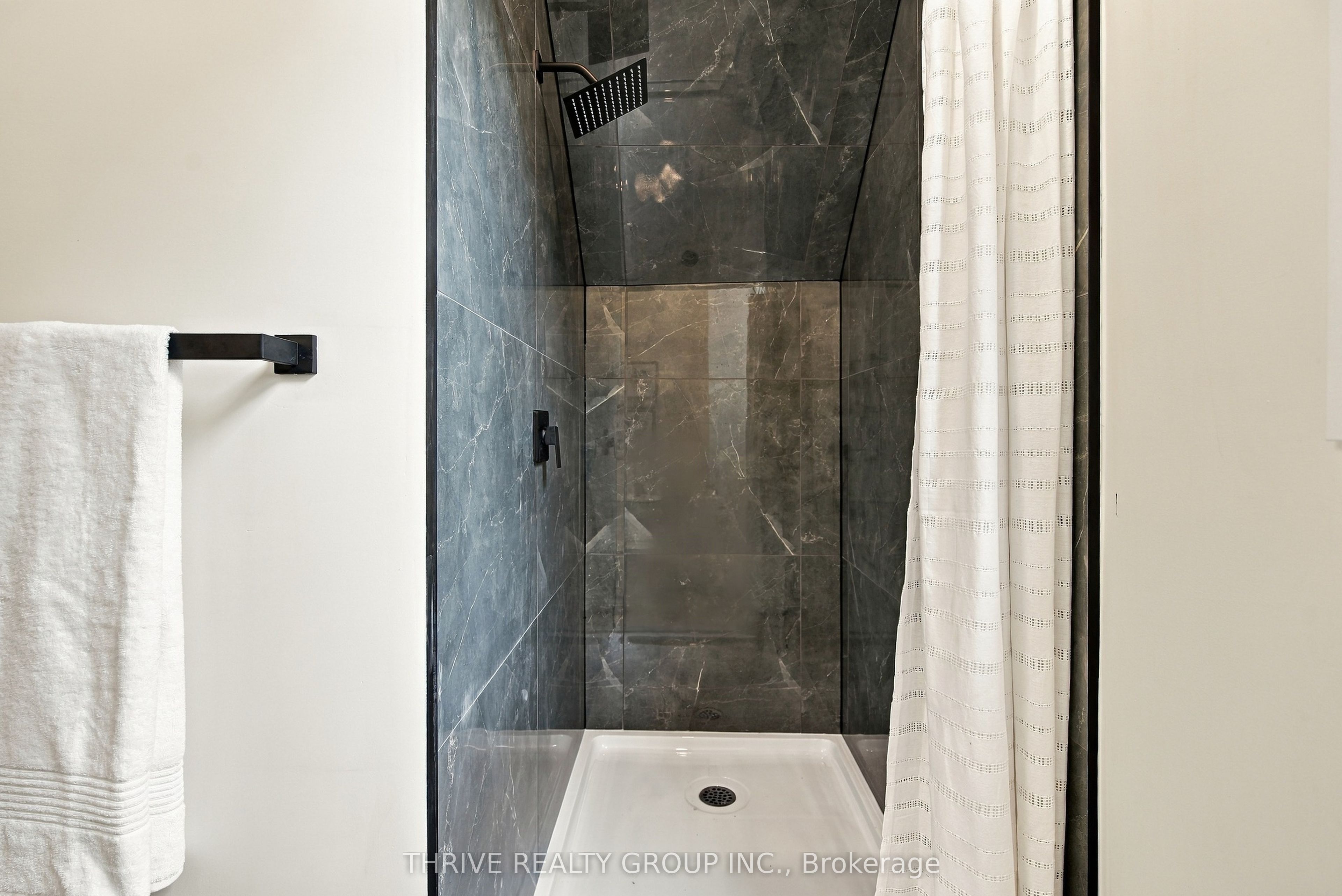 553 Piccadilly Street Property Photo 30