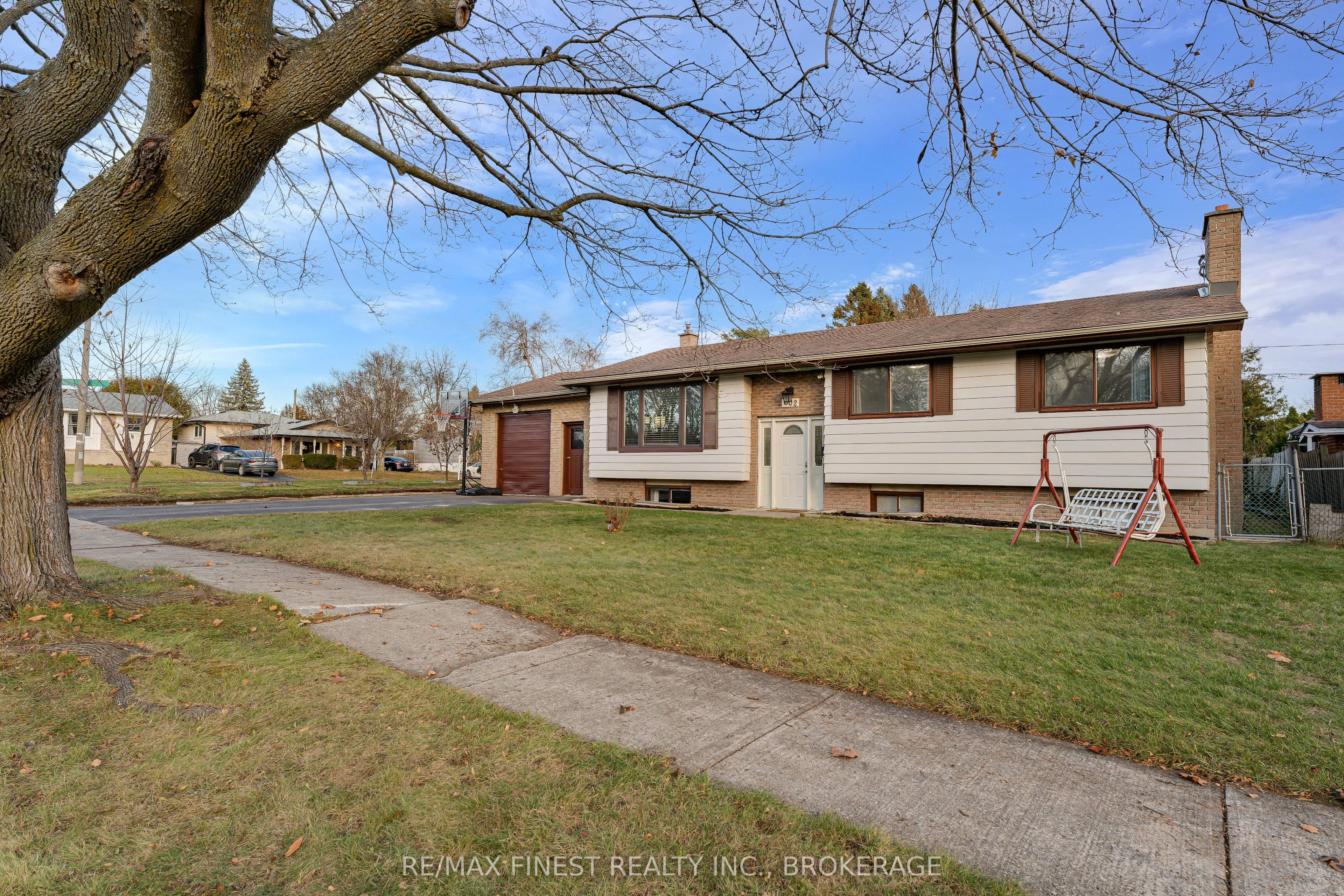 602 Watford Place Property Photo 2