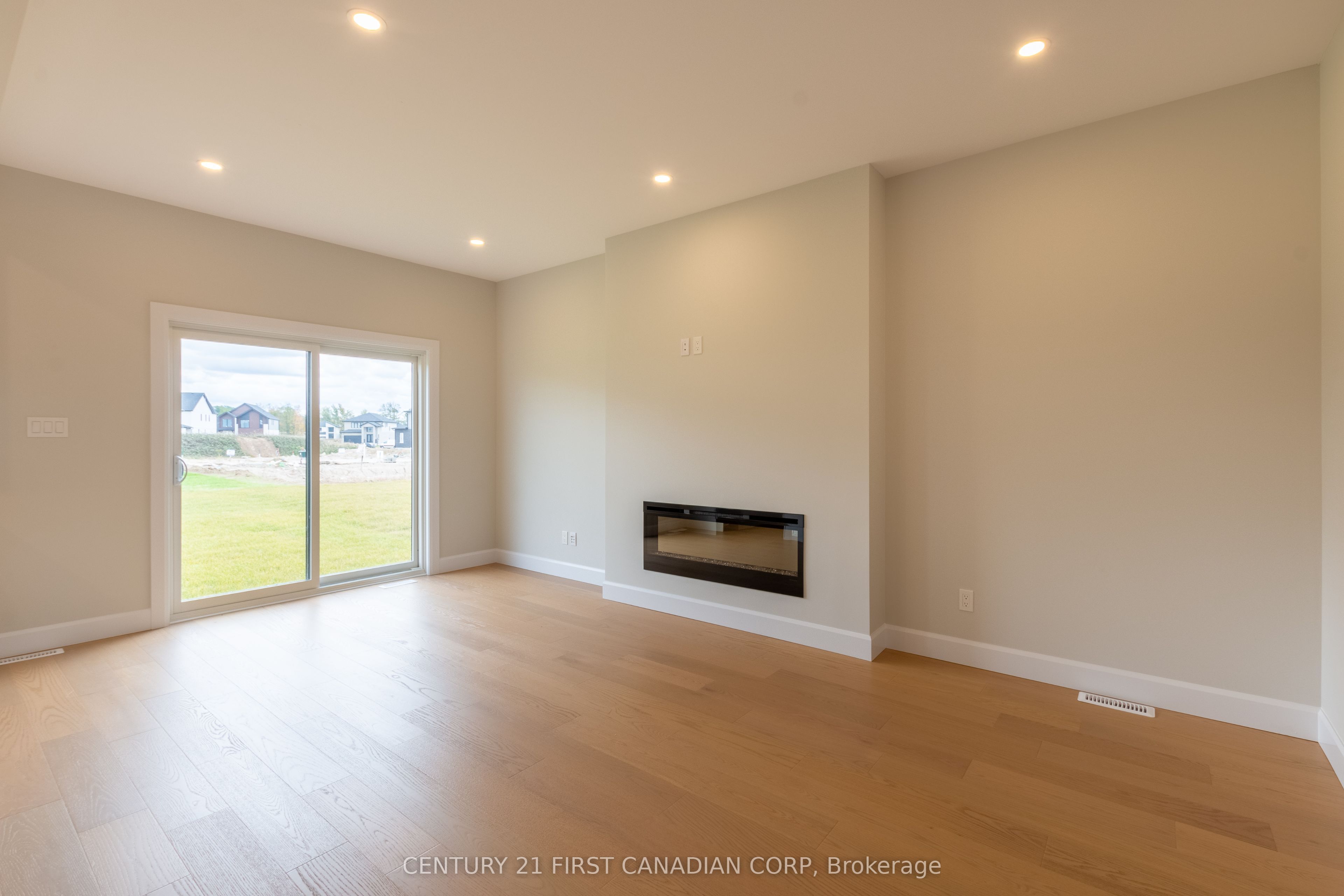 6453 Royal Magnolia Avenue Property Photo 6