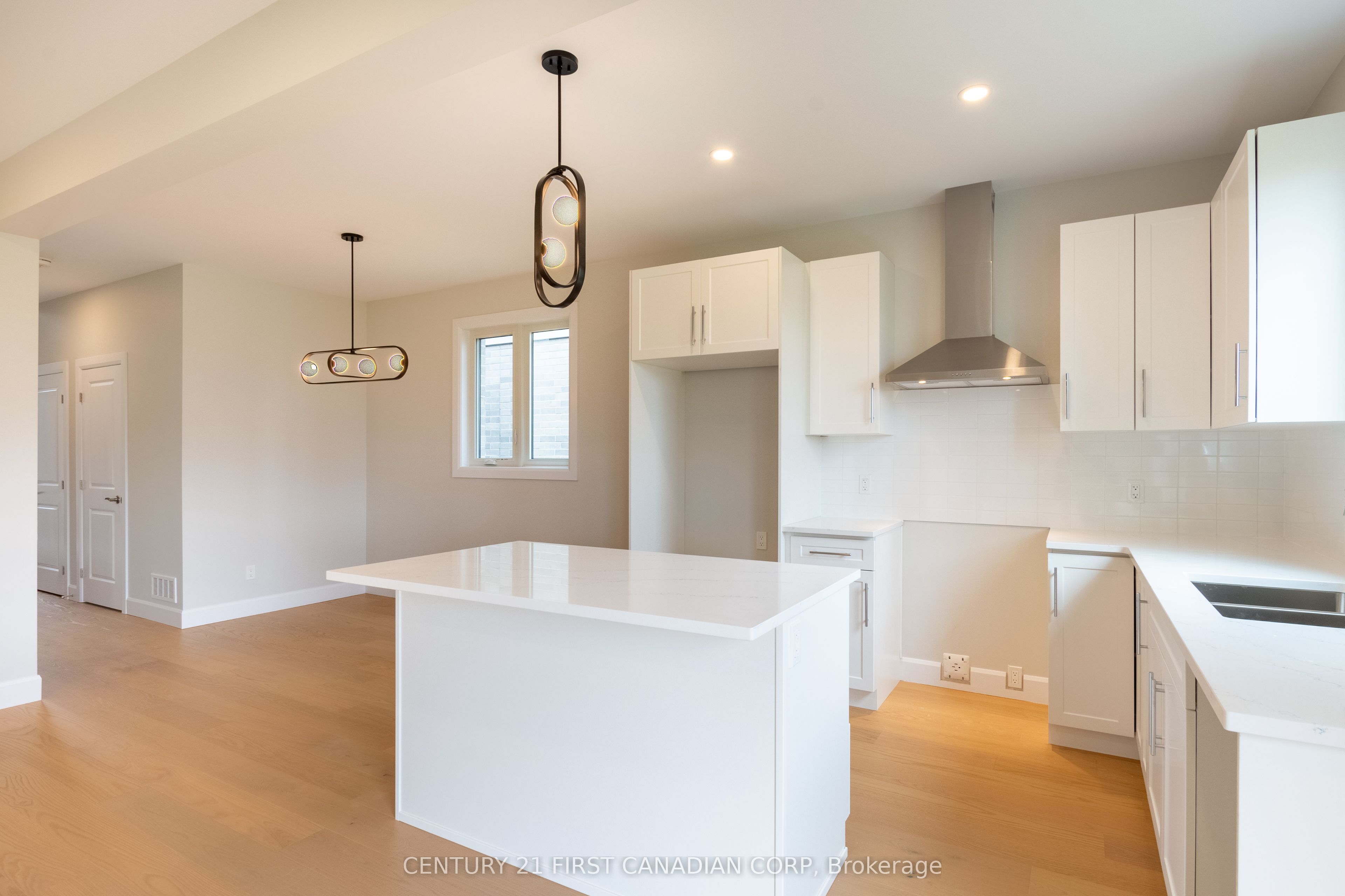6453 Royal Magnolia Avenue Property Photo 10