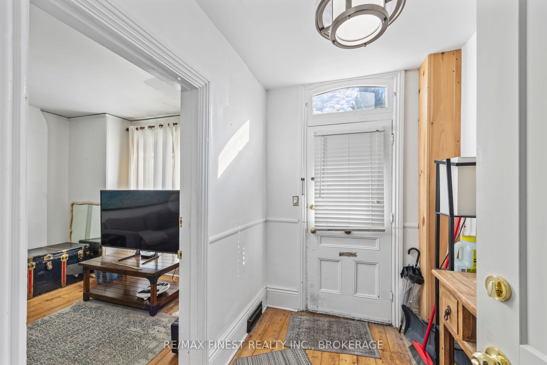 202 Montreal Street Property Photo 5