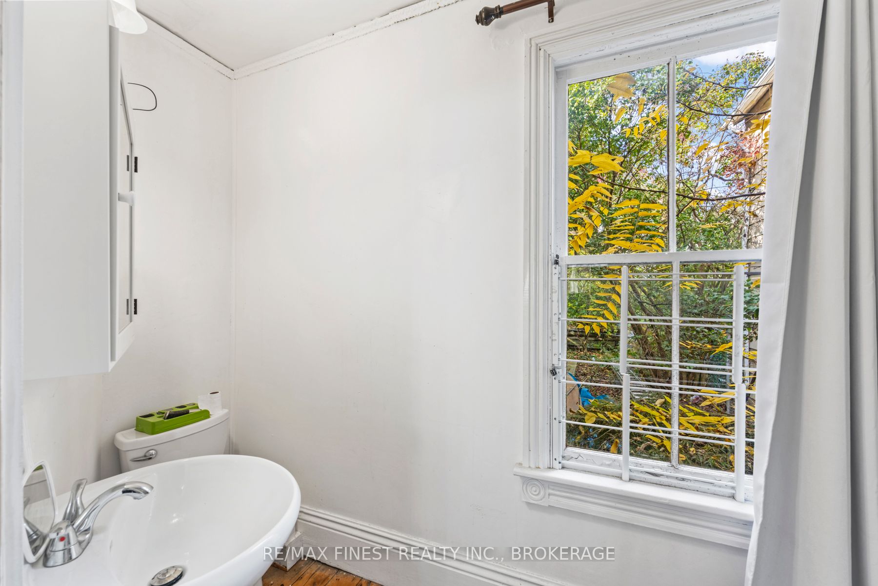 202 Montreal Street Property Photo 11