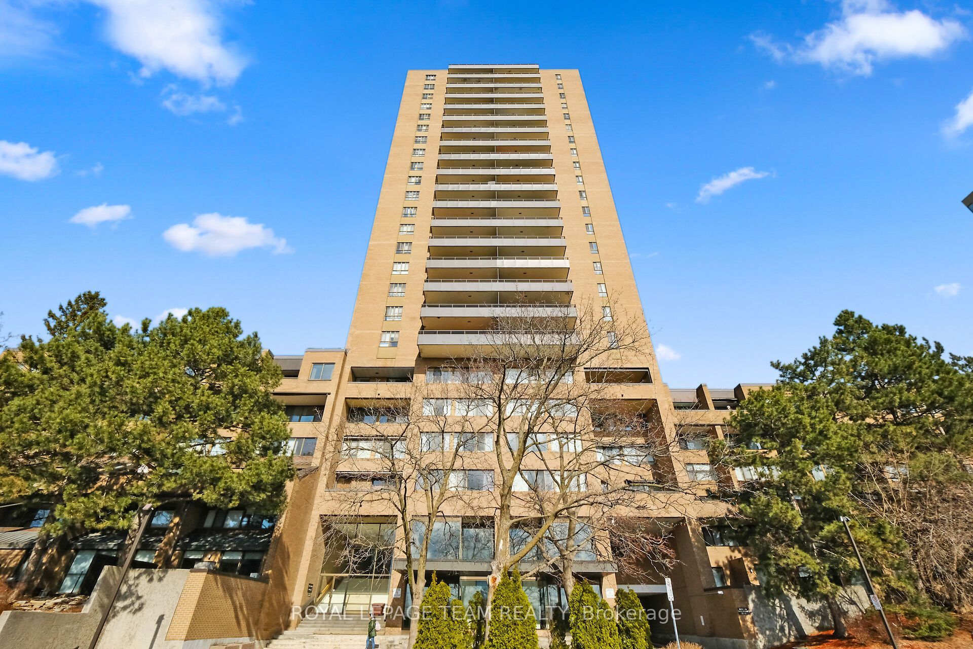 515 St Laurent Boulevard 2012 Property Photo 1