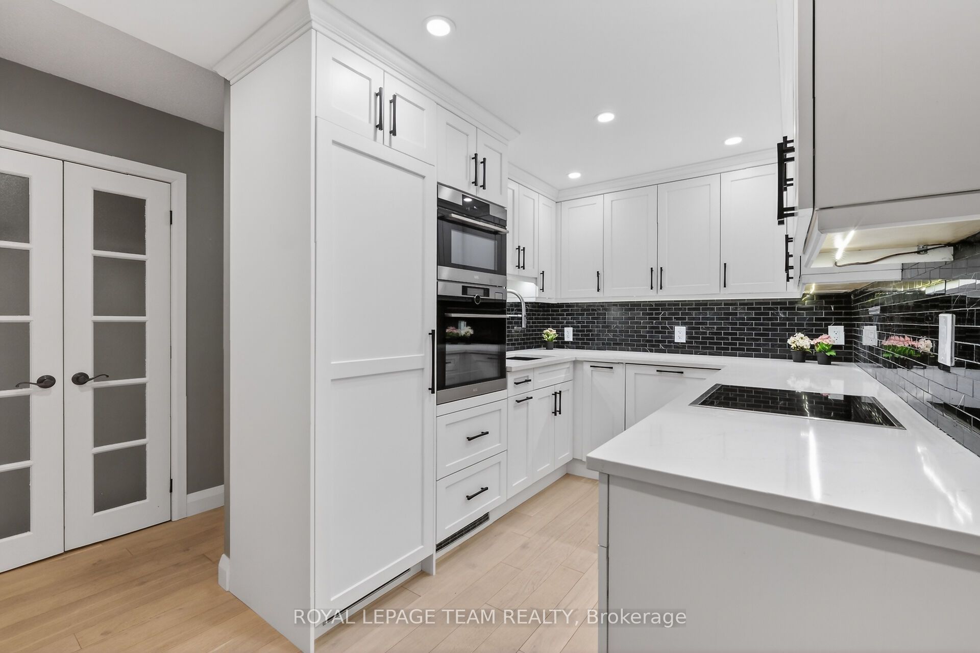 515 St Laurent Boulevard 2012 Property Photo 6