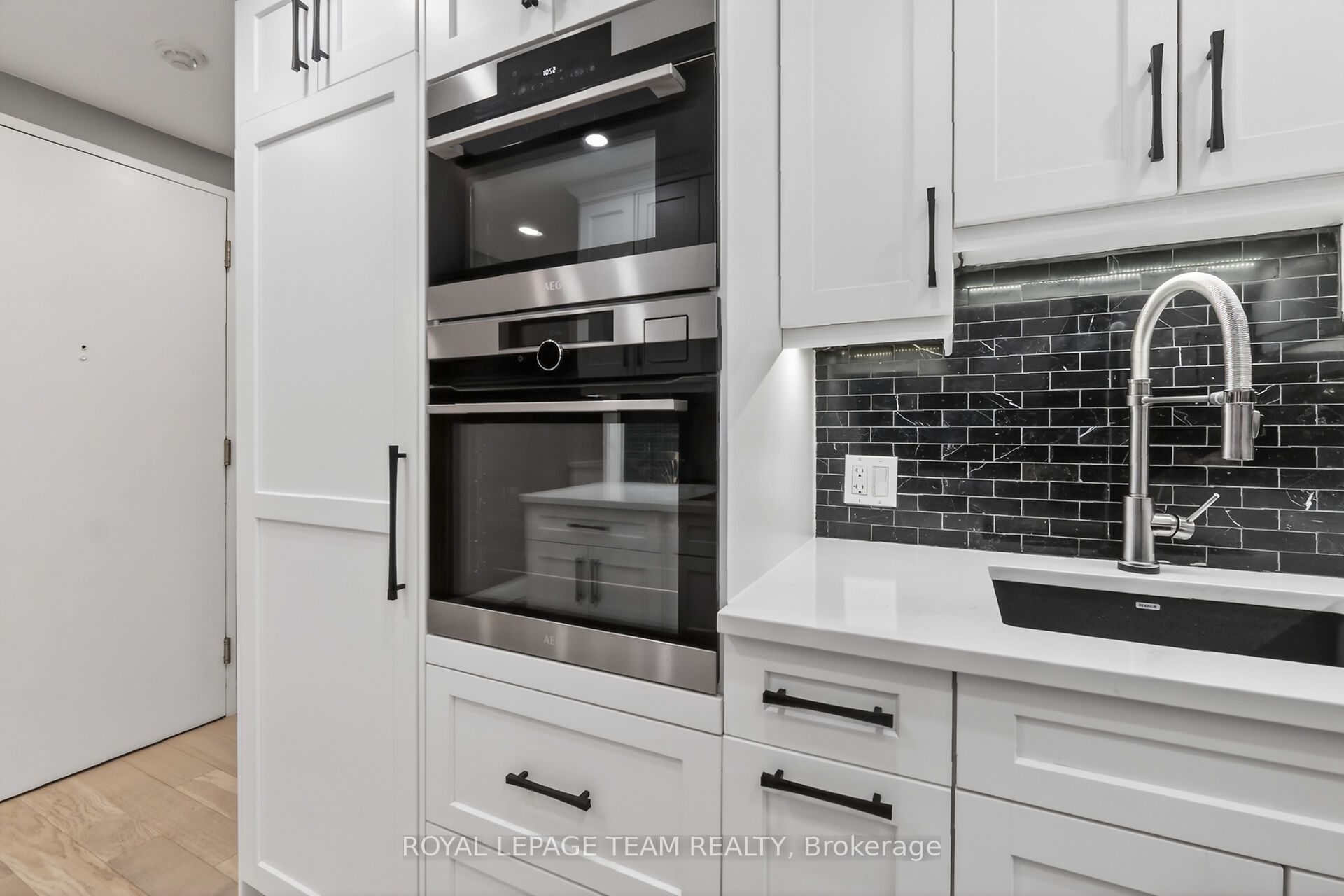 515 St Laurent Boulevard 2012 Property Photo 7