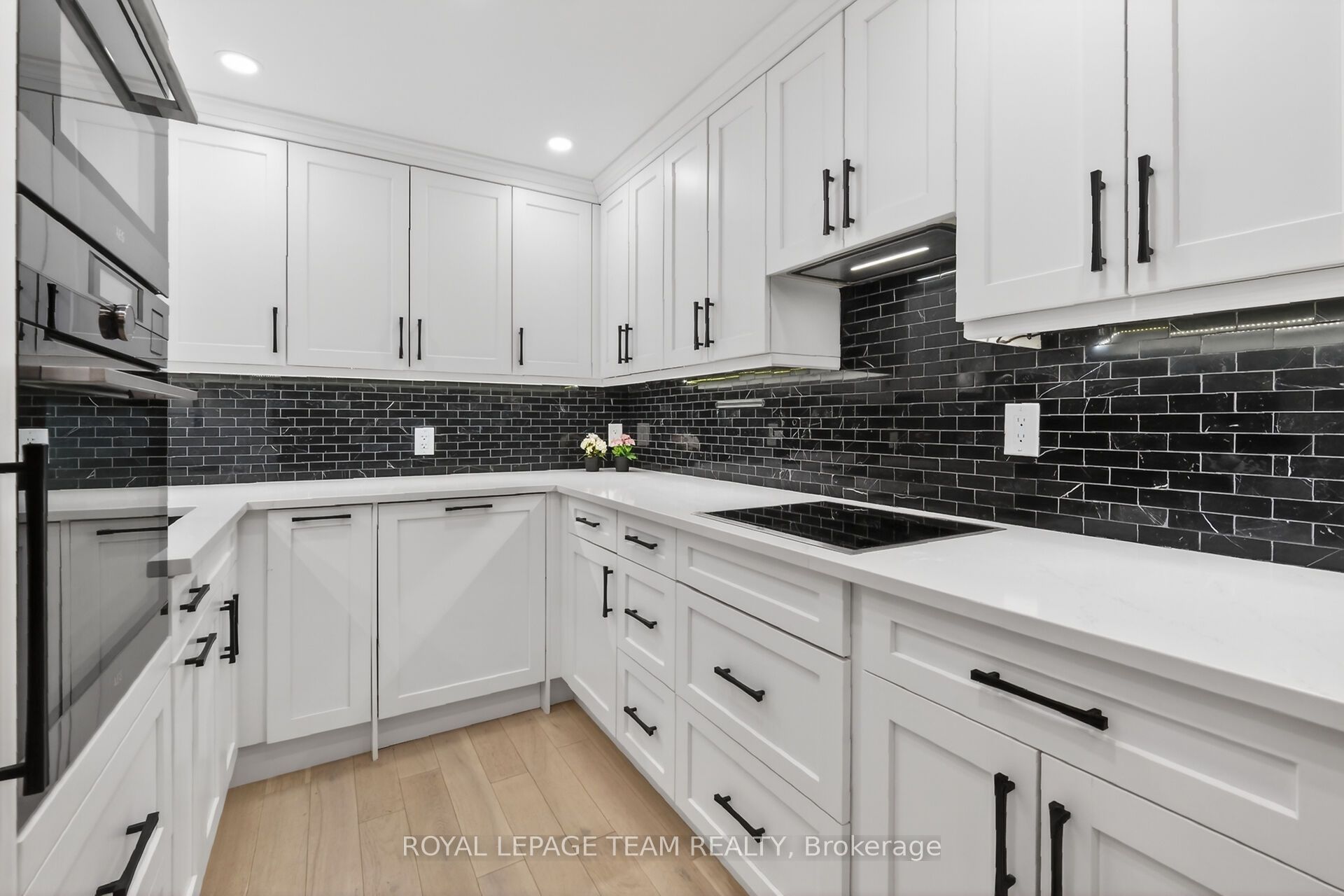515 St Laurent Boulevard 2012 Property Photo 9