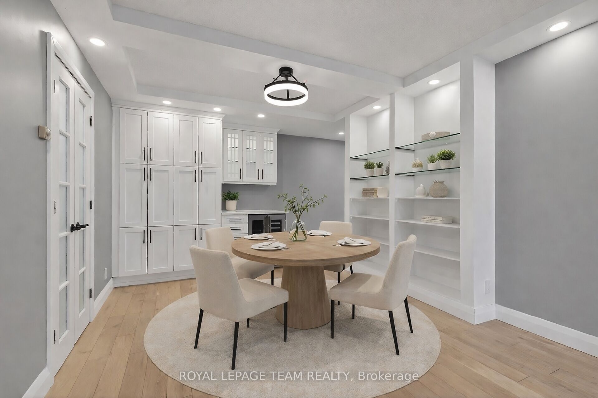 515 St Laurent Boulevard 2012 Property Photo 11