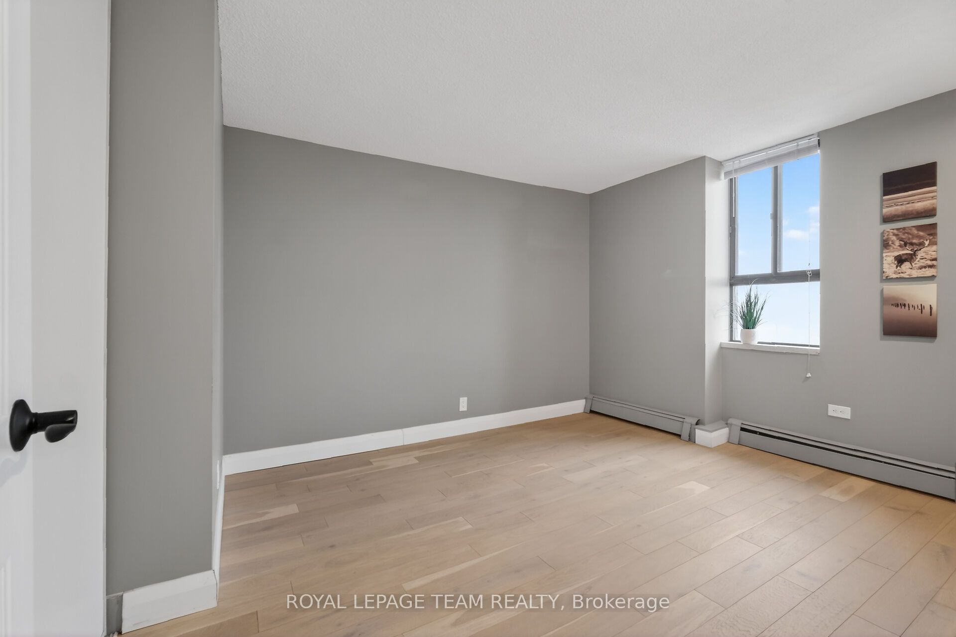 515 St Laurent Boulevard 2012 Property Photo 18