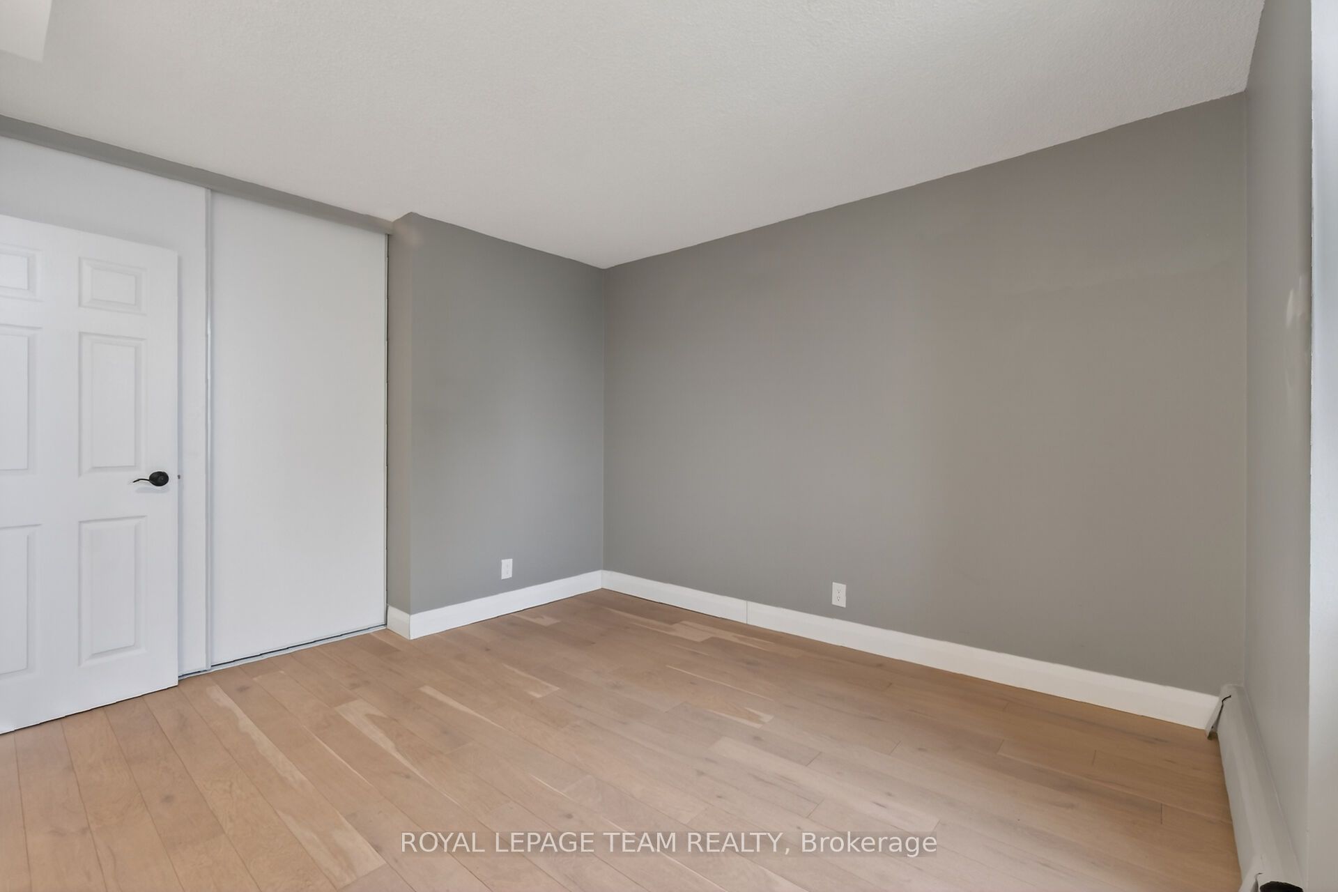 515 St Laurent Boulevard 2012 Property Photo 19