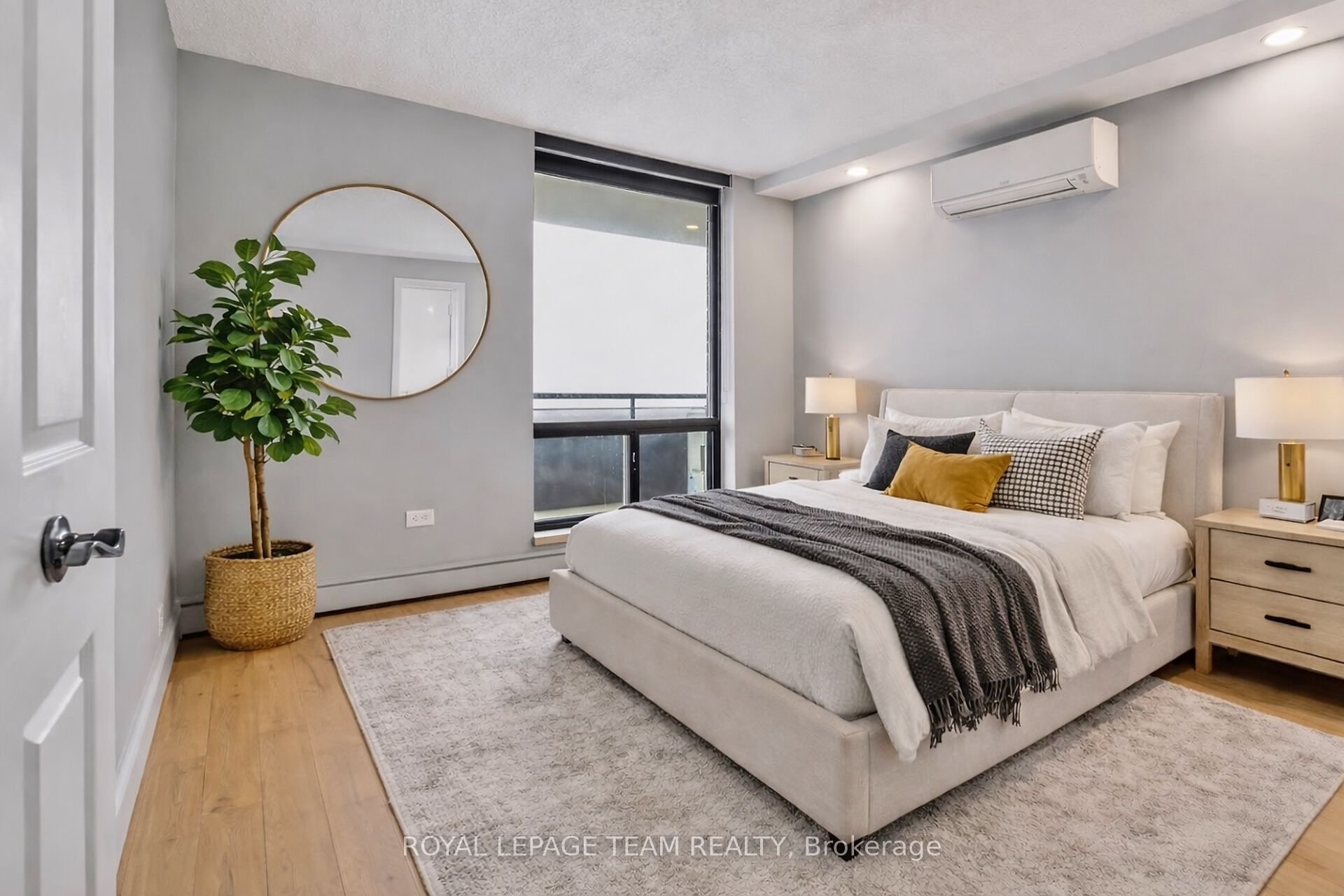 515 St Laurent Boulevard 2012 Property Photo 20