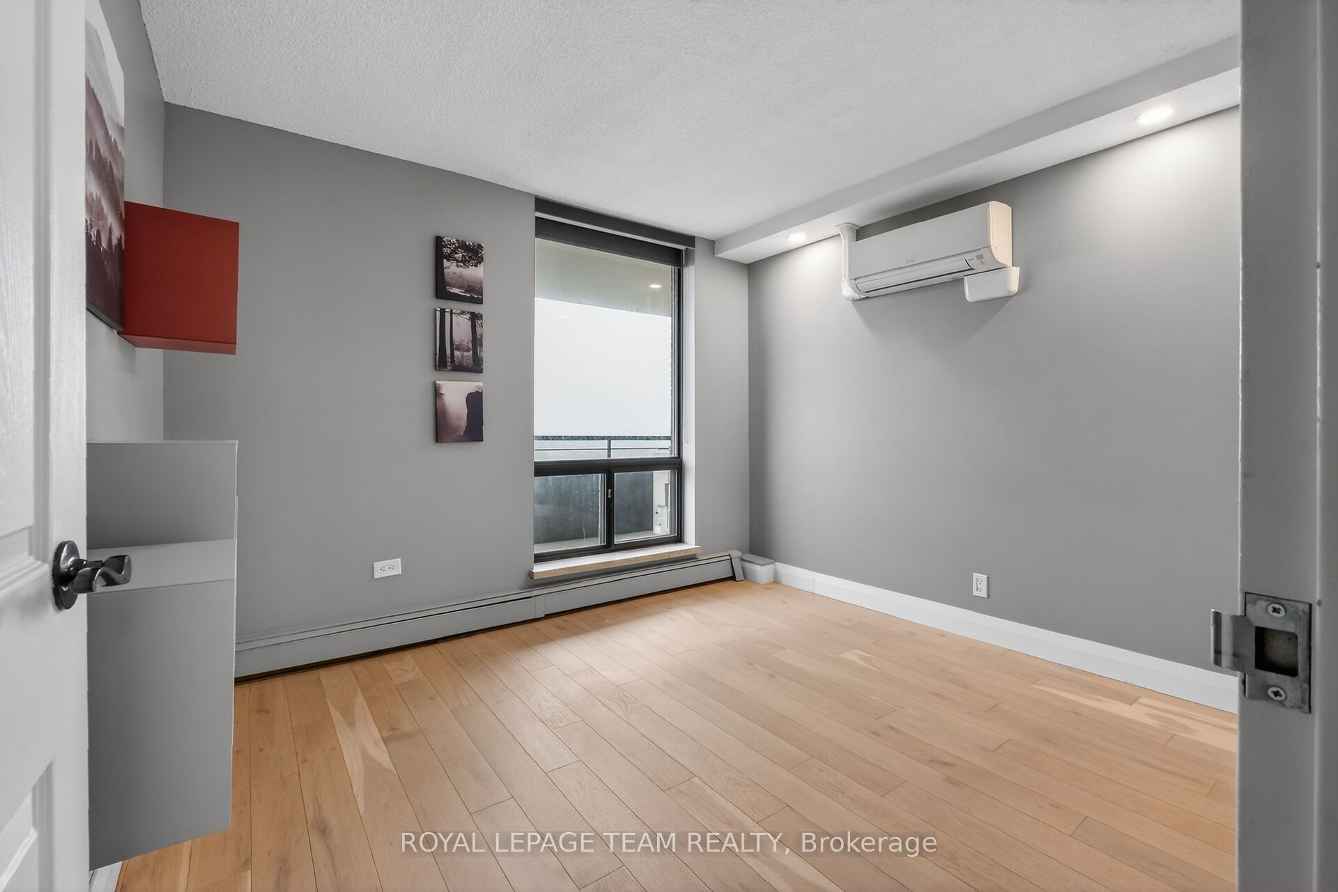515 St Laurent Boulevard 2012 Property Photo 21