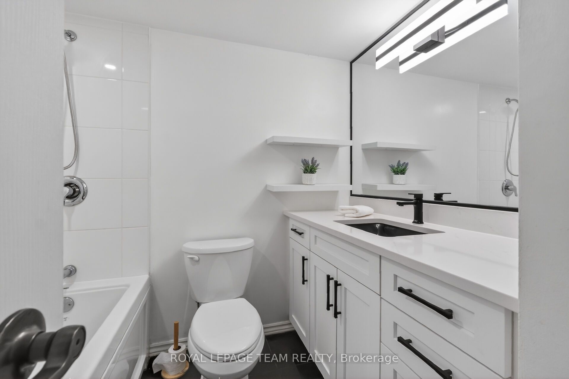 515 St Laurent Boulevard 2012 Property Photo 23