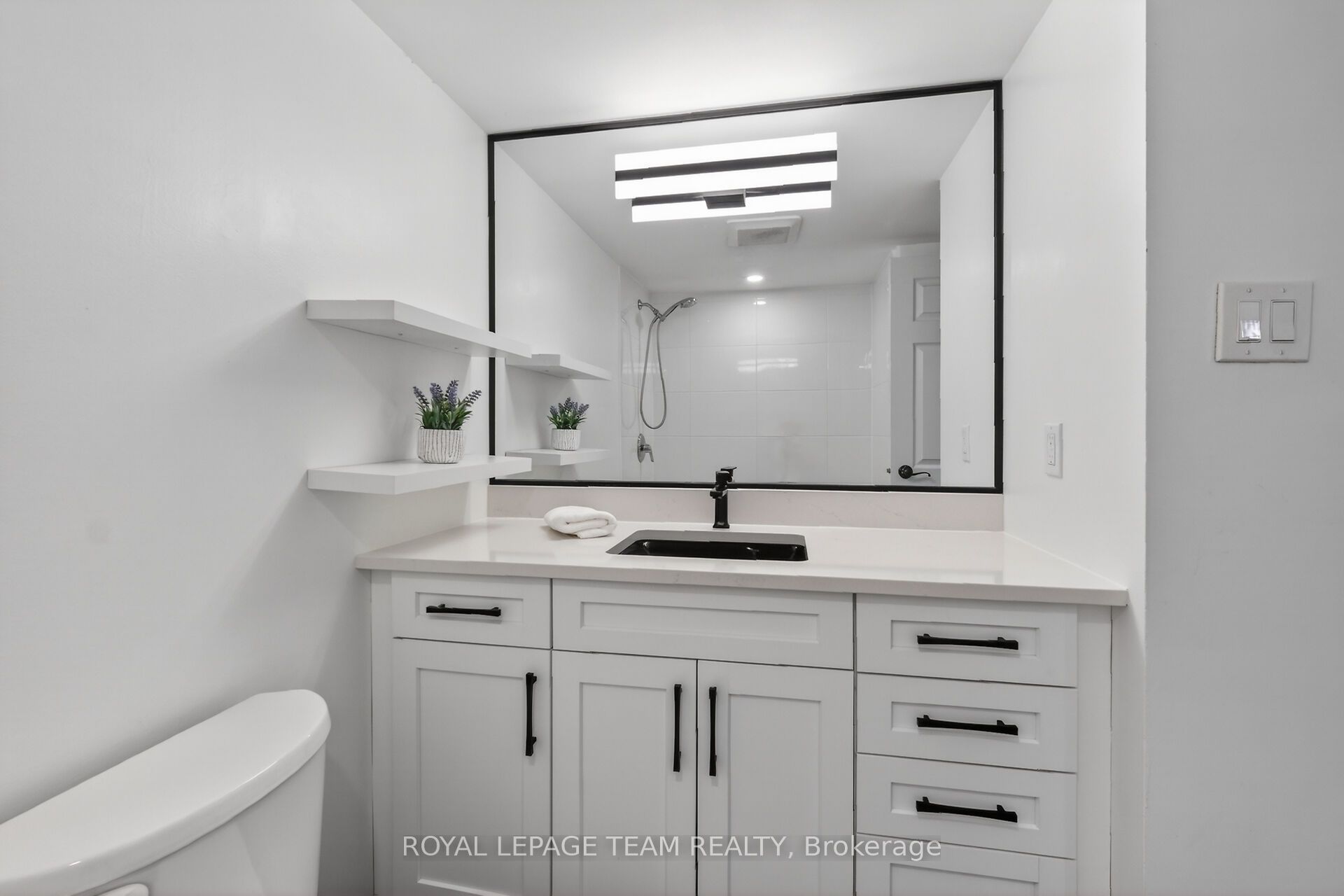 515 St Laurent Boulevard 2012 Property Photo 25