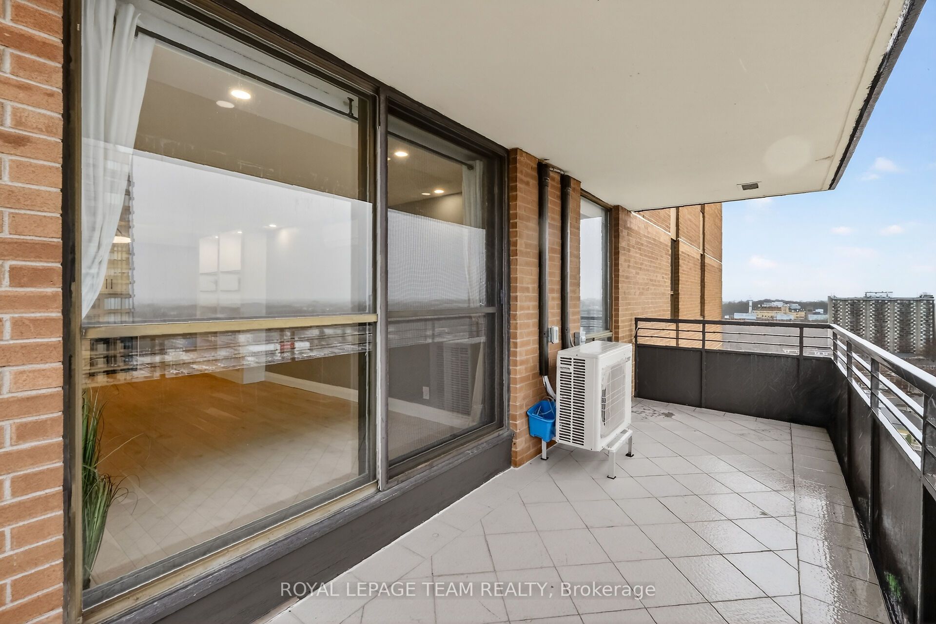 515 St Laurent Boulevard 2012 Property Photo 26