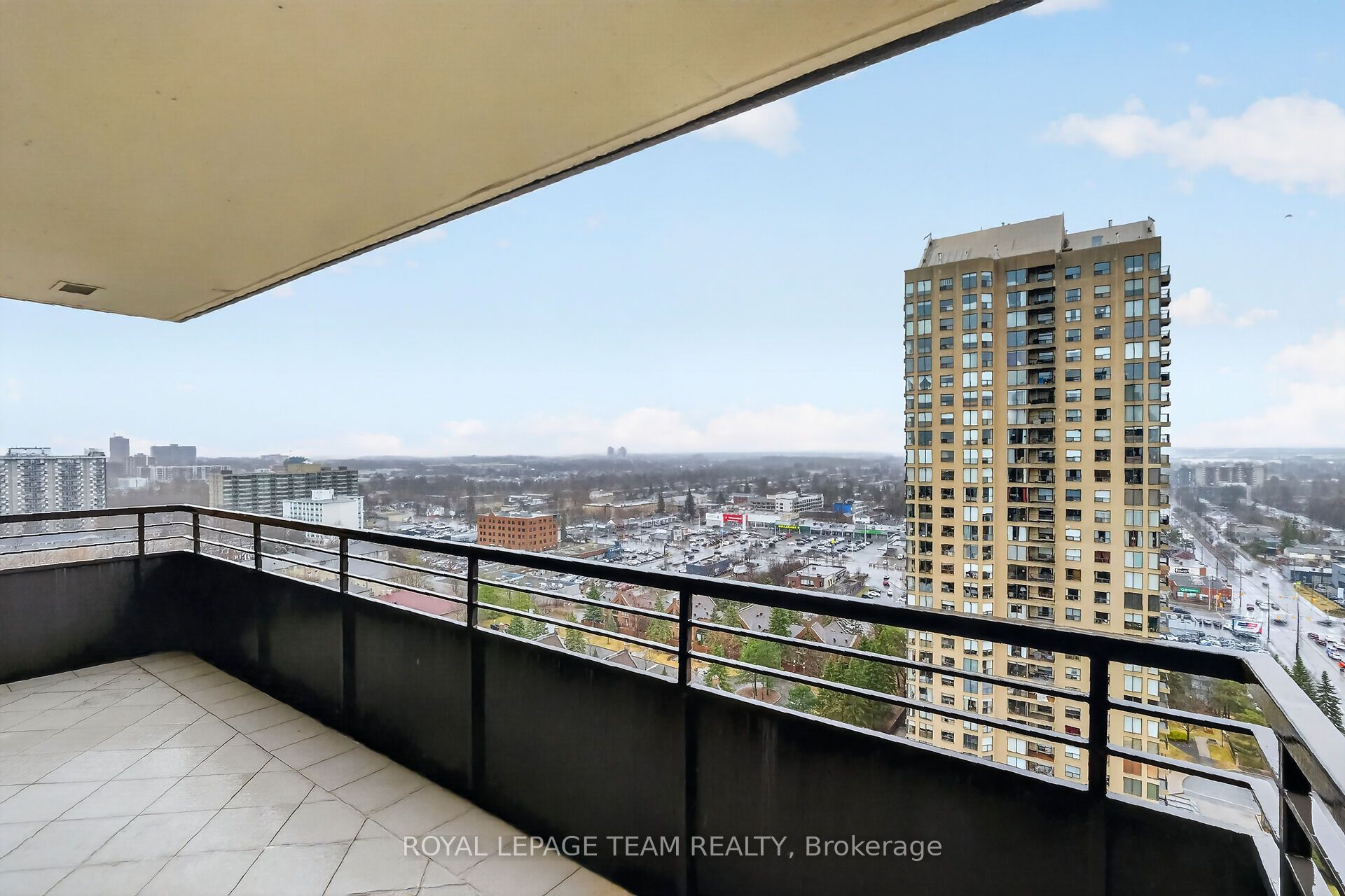 515 St Laurent Boulevard 2012 Property Photo 27